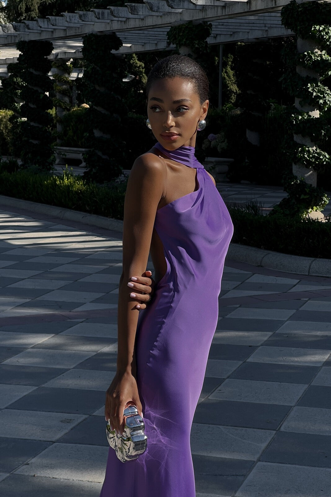 VESTIDO COMPRIDO ROXO COM CAPA