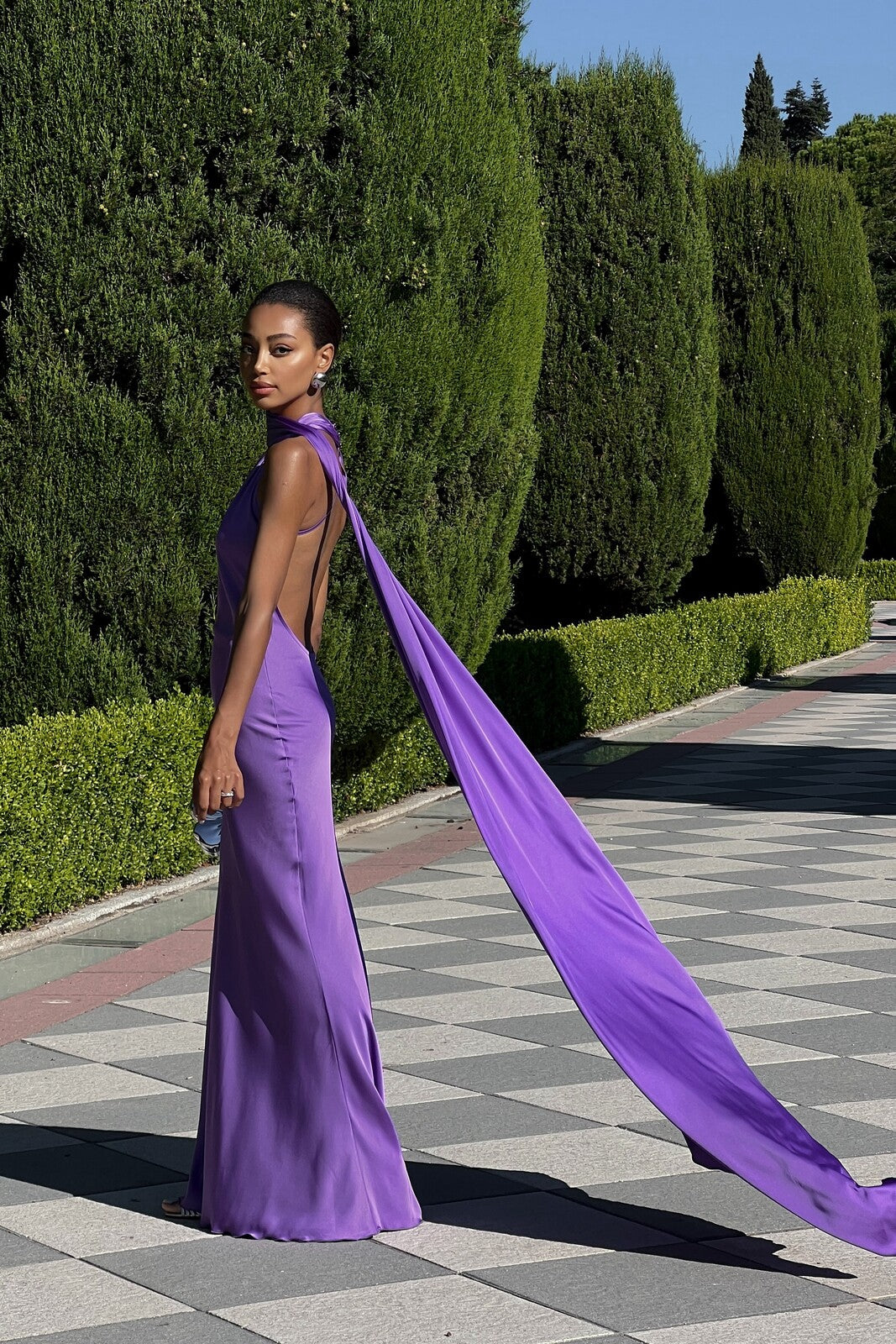 VESTIDO COMPRIDO ROXO COM CAPA
