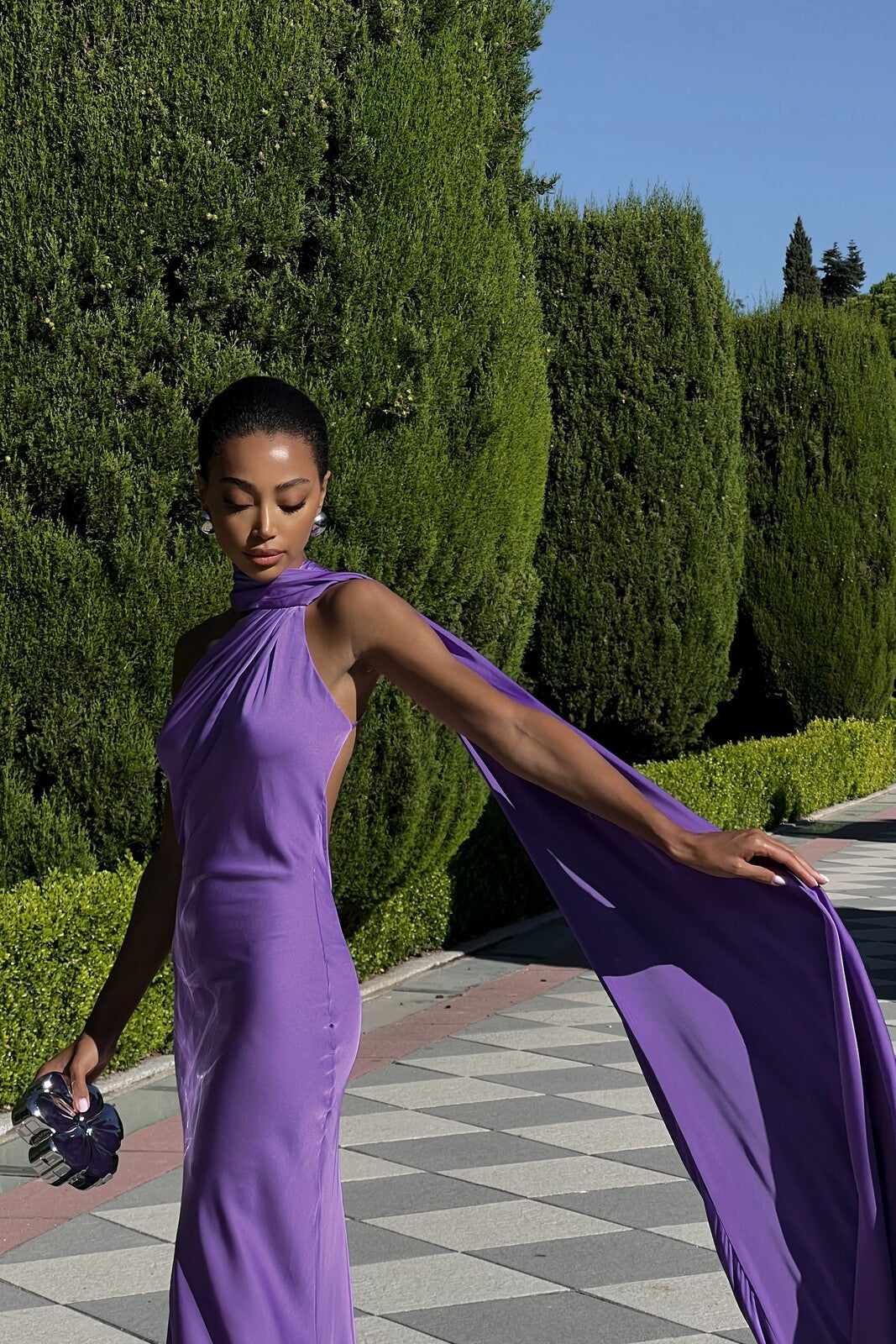 VESTIDO COMPRIDO ROXO COM CAPA