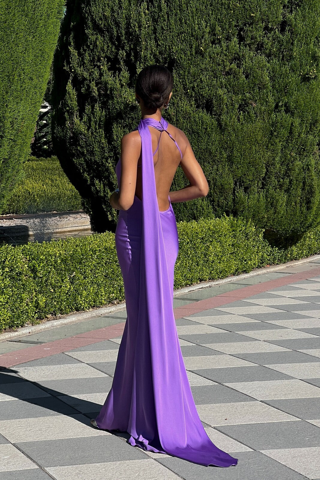 VESTIDO COMPRIDO ROXO COM CAPA