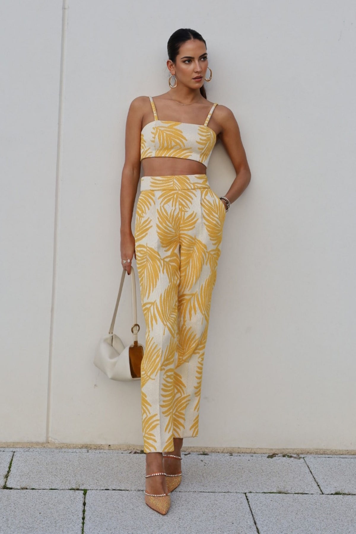 PANTALON BEIGE AVEC FEUILLES JACQUARD JAUNES