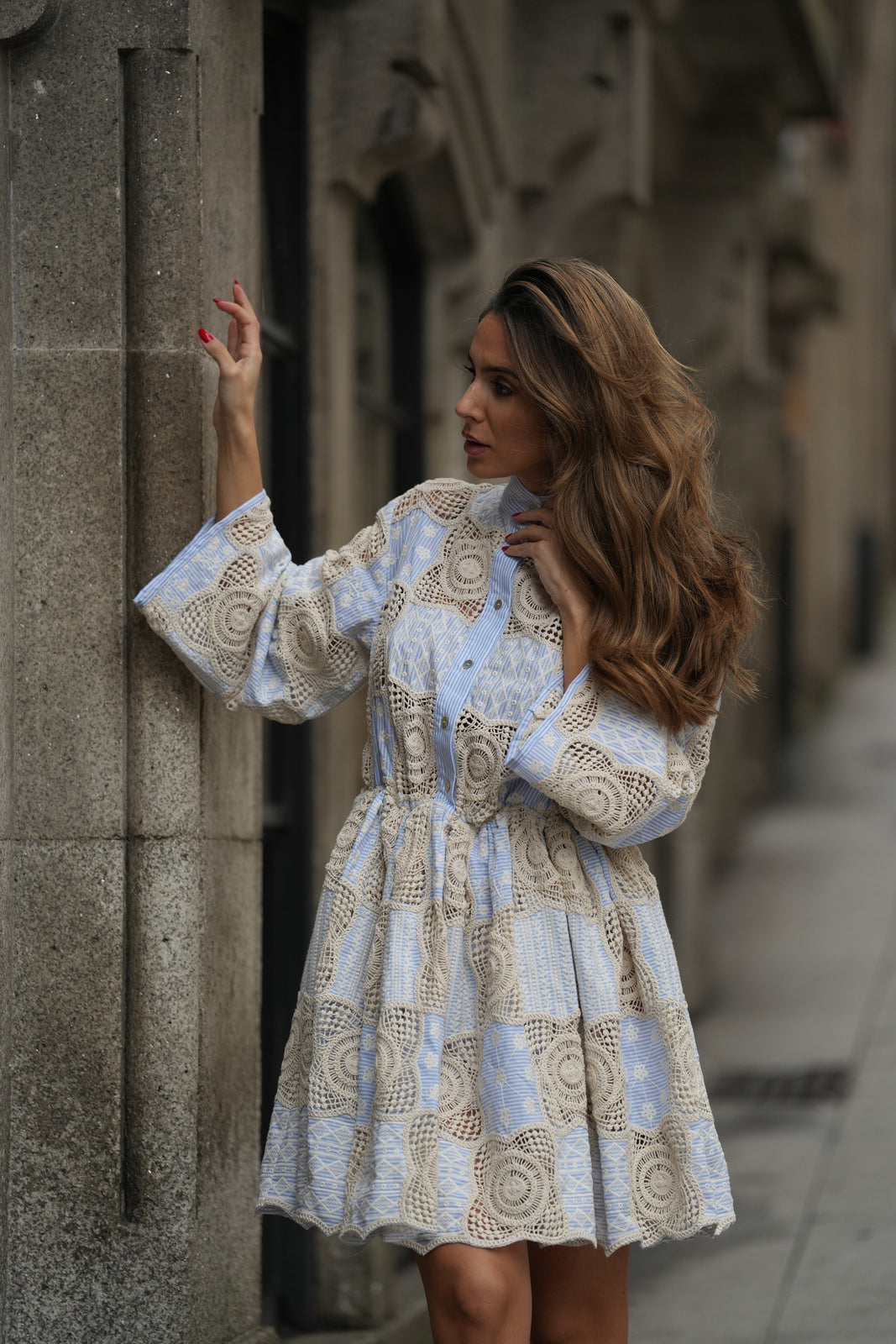 BLUE AND BEIGE EMBROIDERED SHORT DRESS WITH SLEEVES