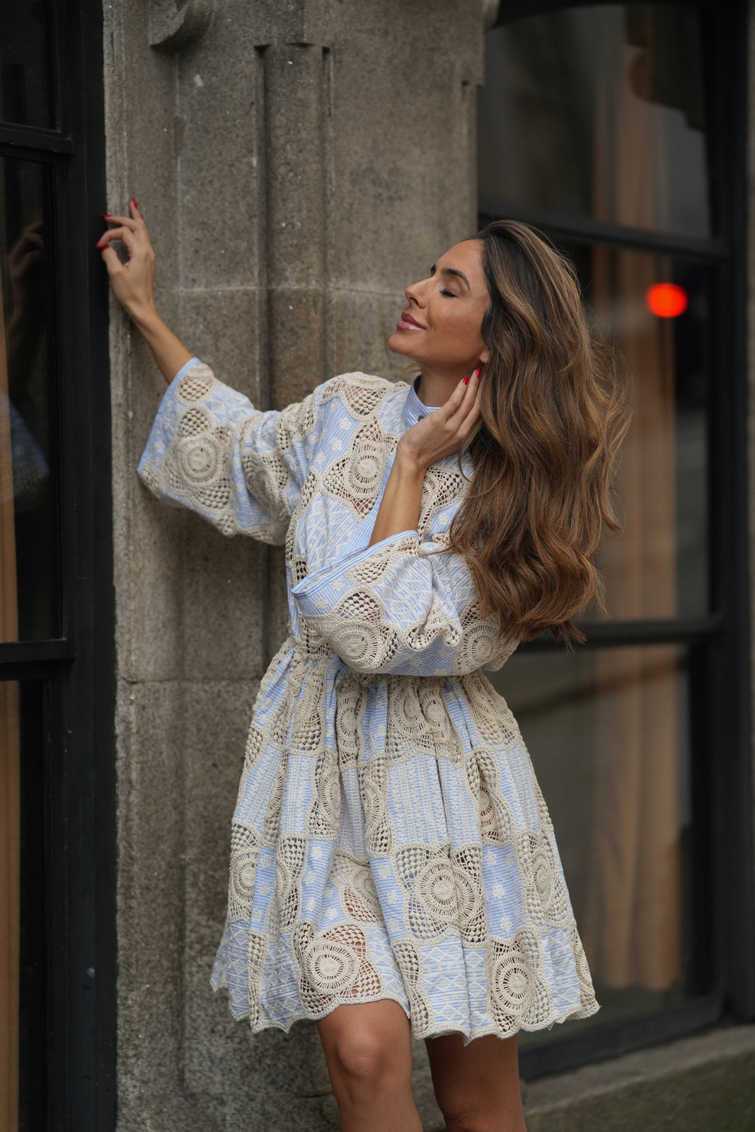 BLUE AND BEIGE EMBROIDERED SHORT DRESS WITH SLEEVES