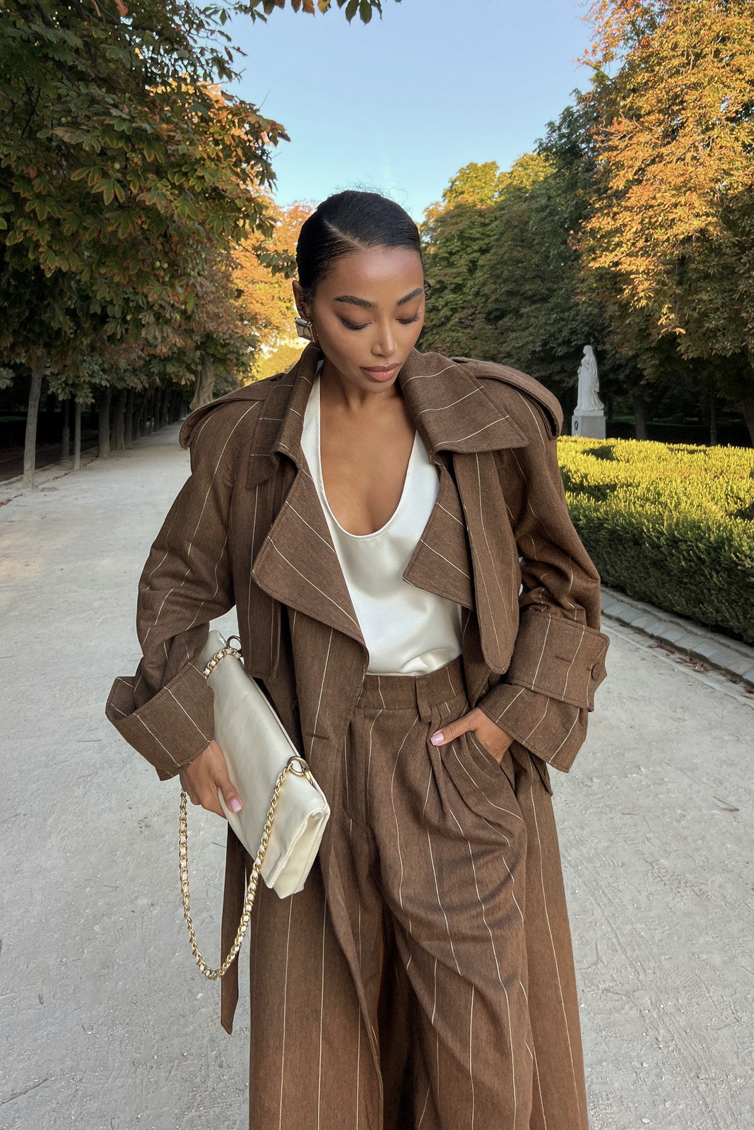 TRENCH MARRON À RAYURES TENNIS