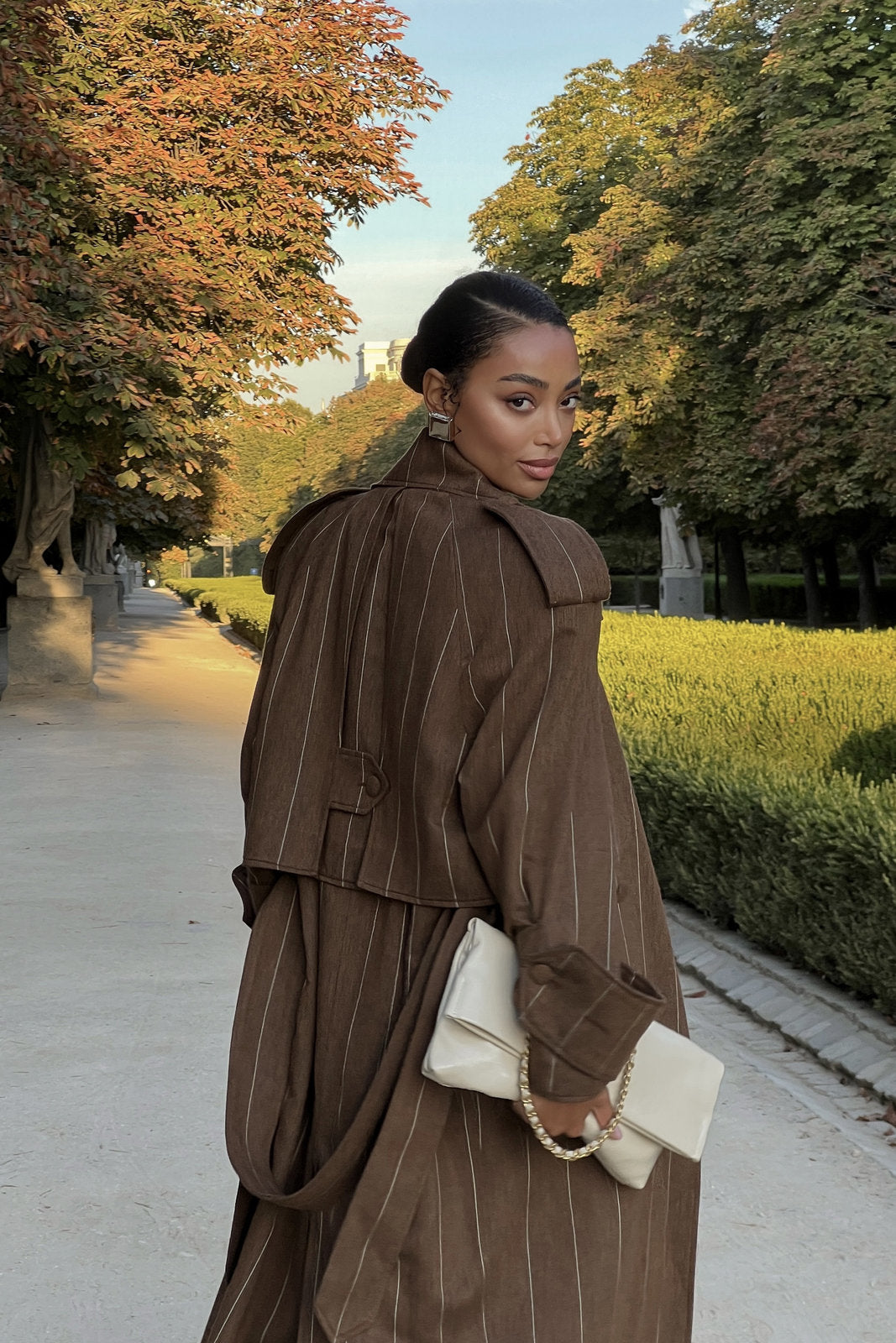 TRENCH MARRON À RAYURES TENNIS