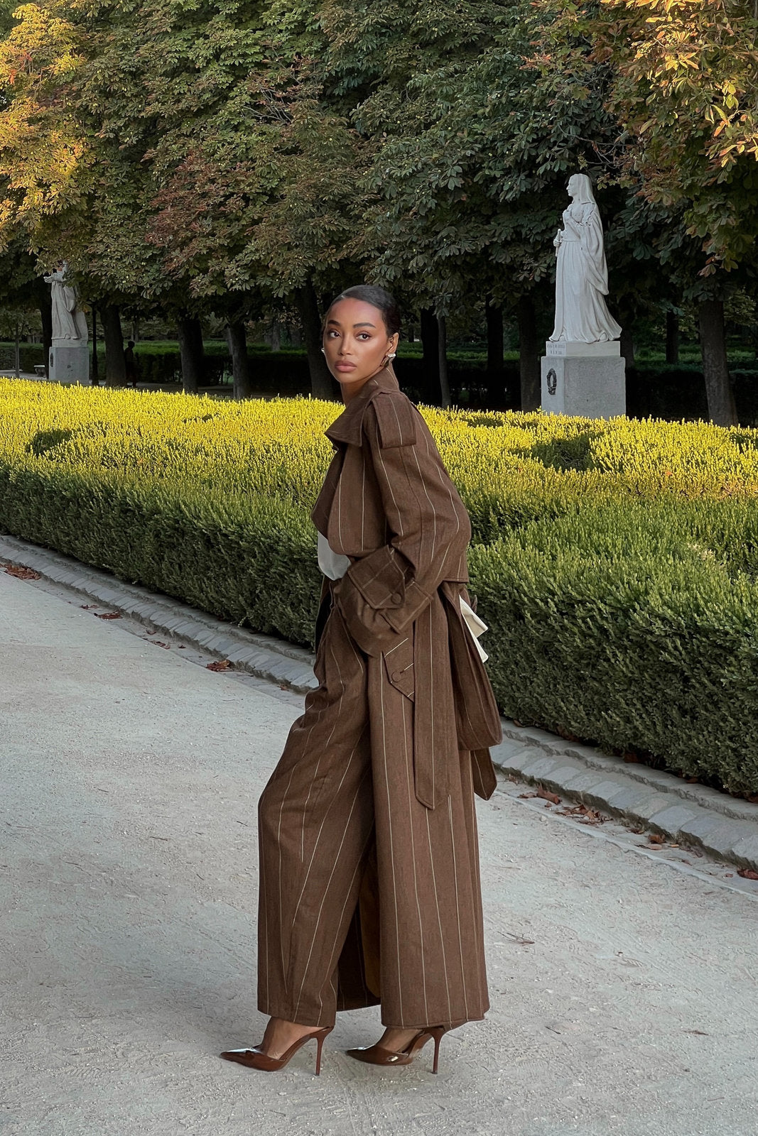 PANTALON MARRON À RAYURES TENNIS