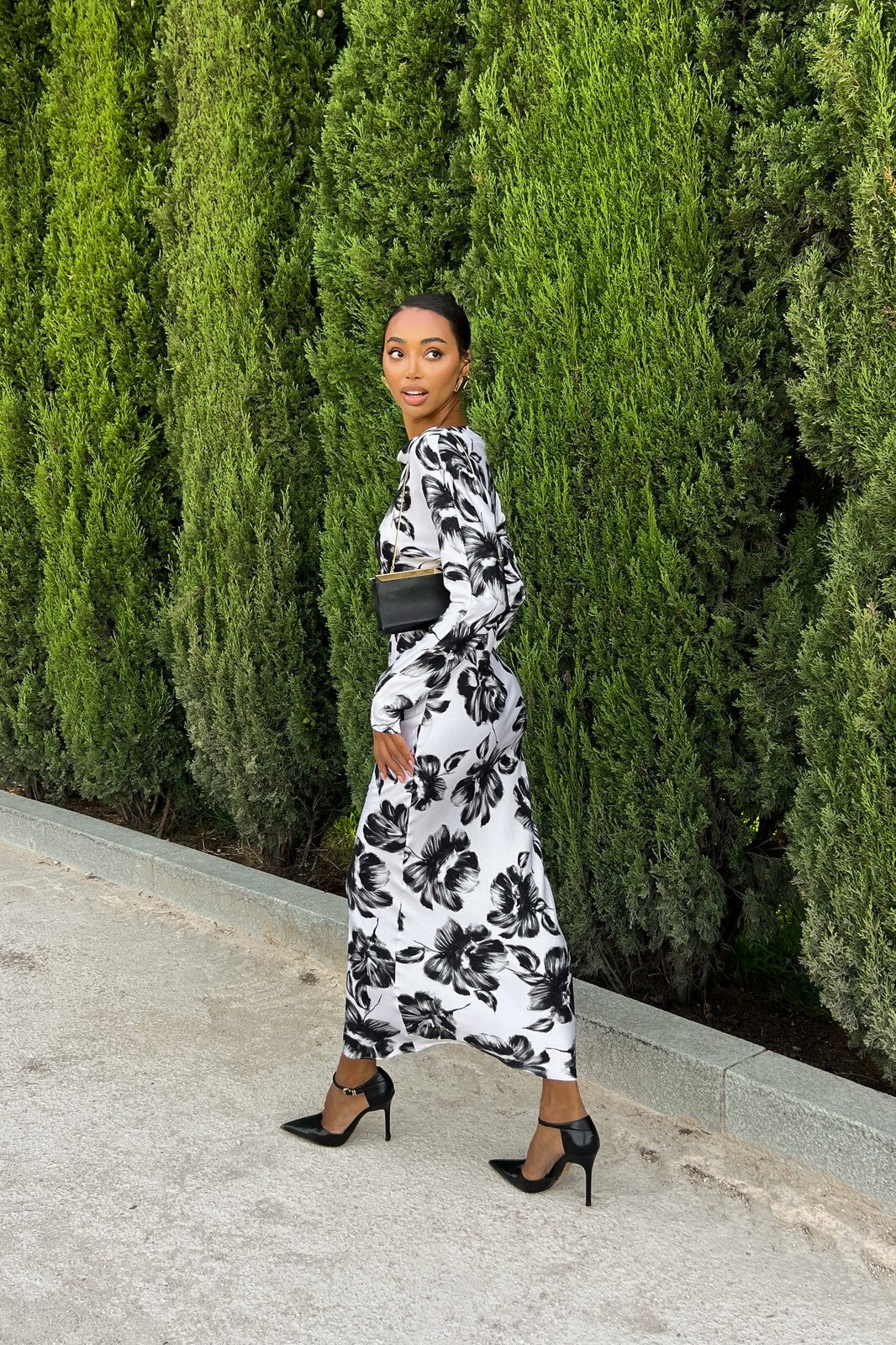 BLACK AND WHITE PRINTED MIDI DRESS WITH BOAT NECK