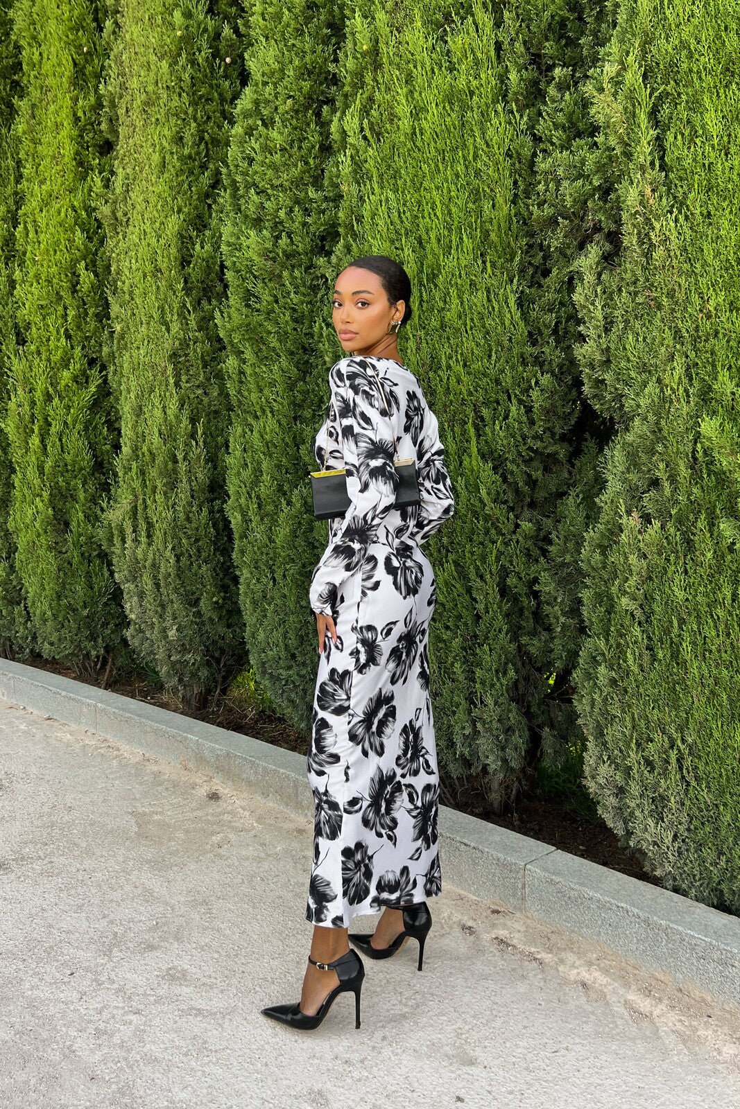 BLACK AND WHITE PRINTED MIDI DRESS WITH BOAT NECK
