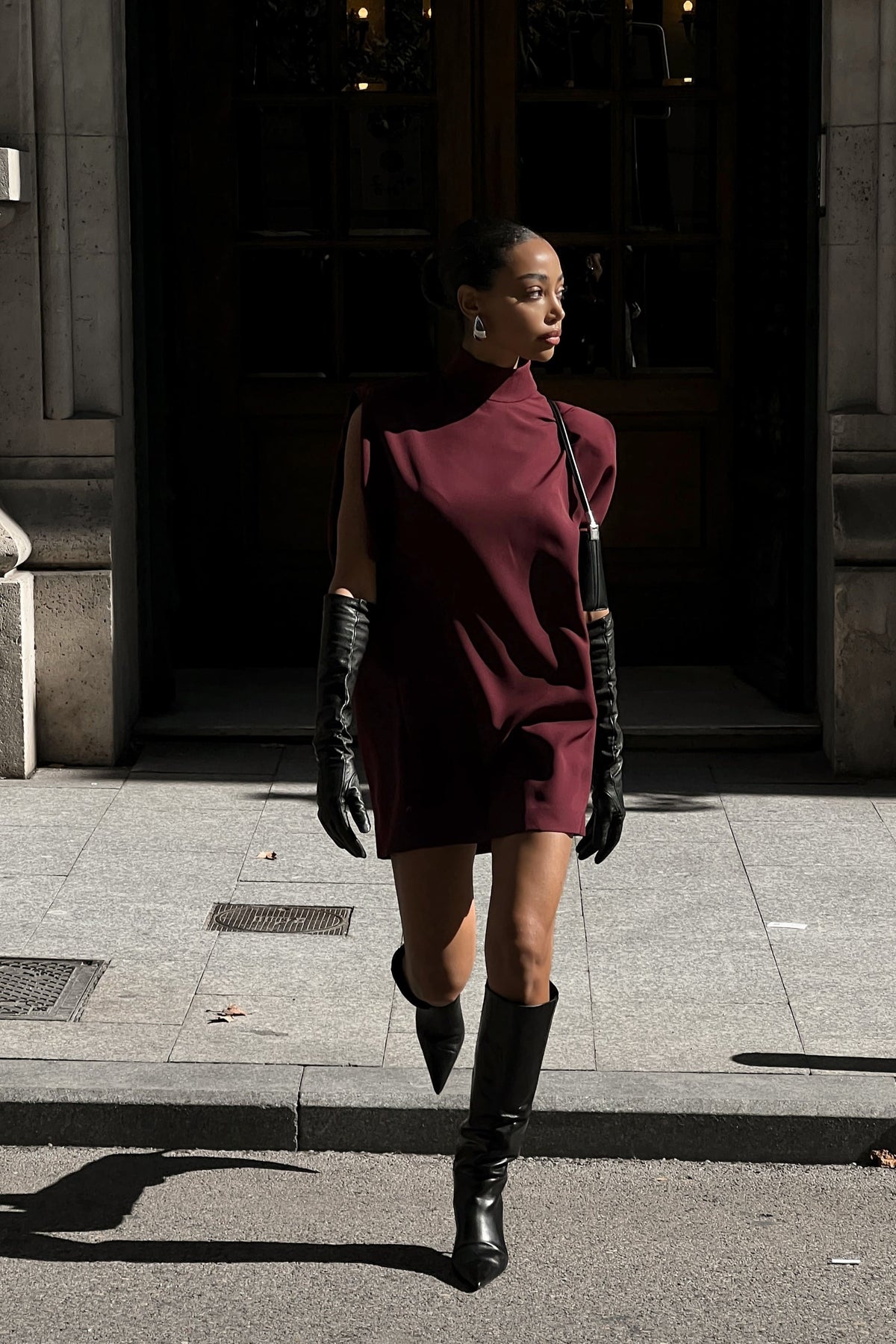 VESTIDO MINI BORDEAUX COM GOLA
