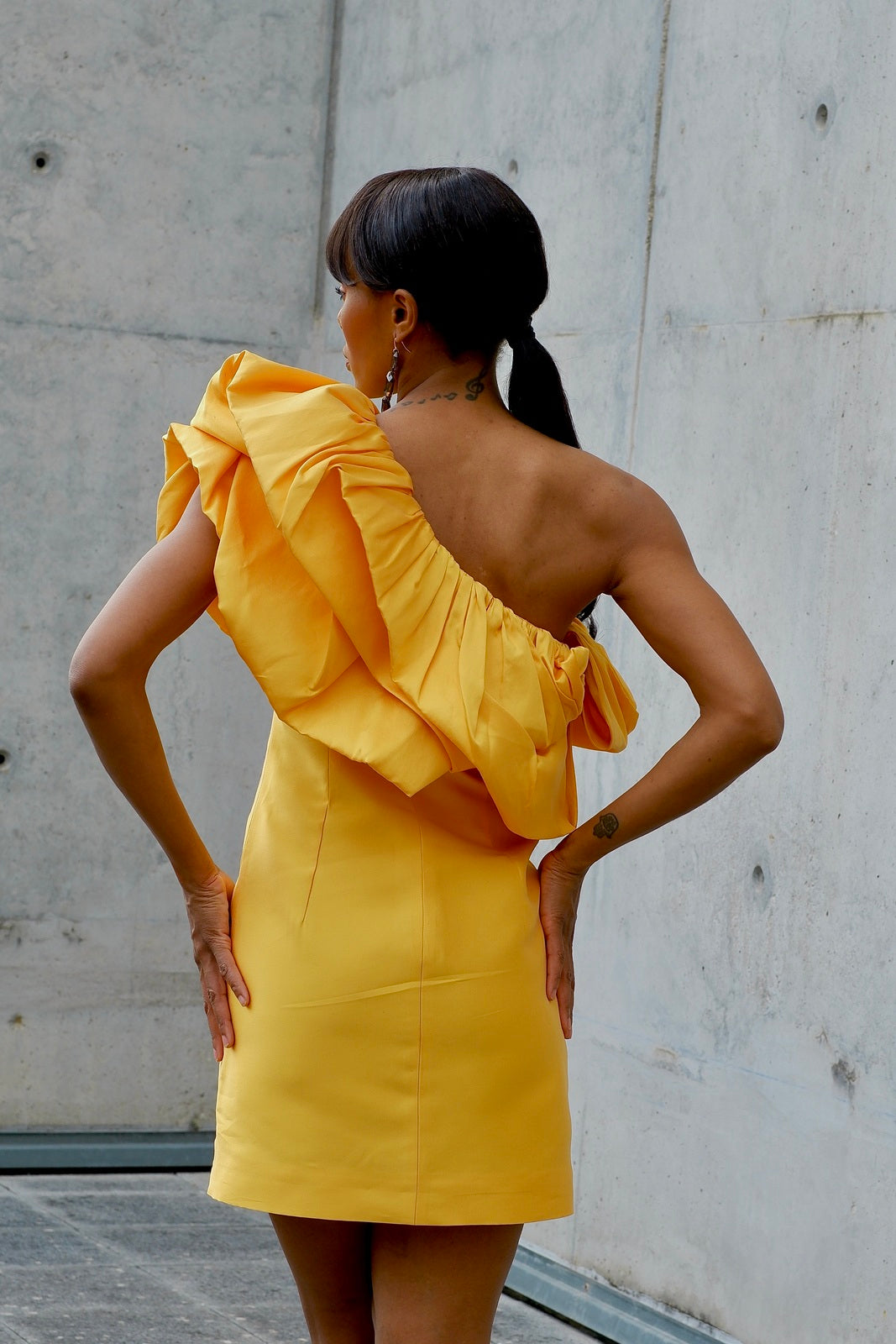 MUSTARD SHORT DRESS WITH ASYMMETRIC NECKLINE