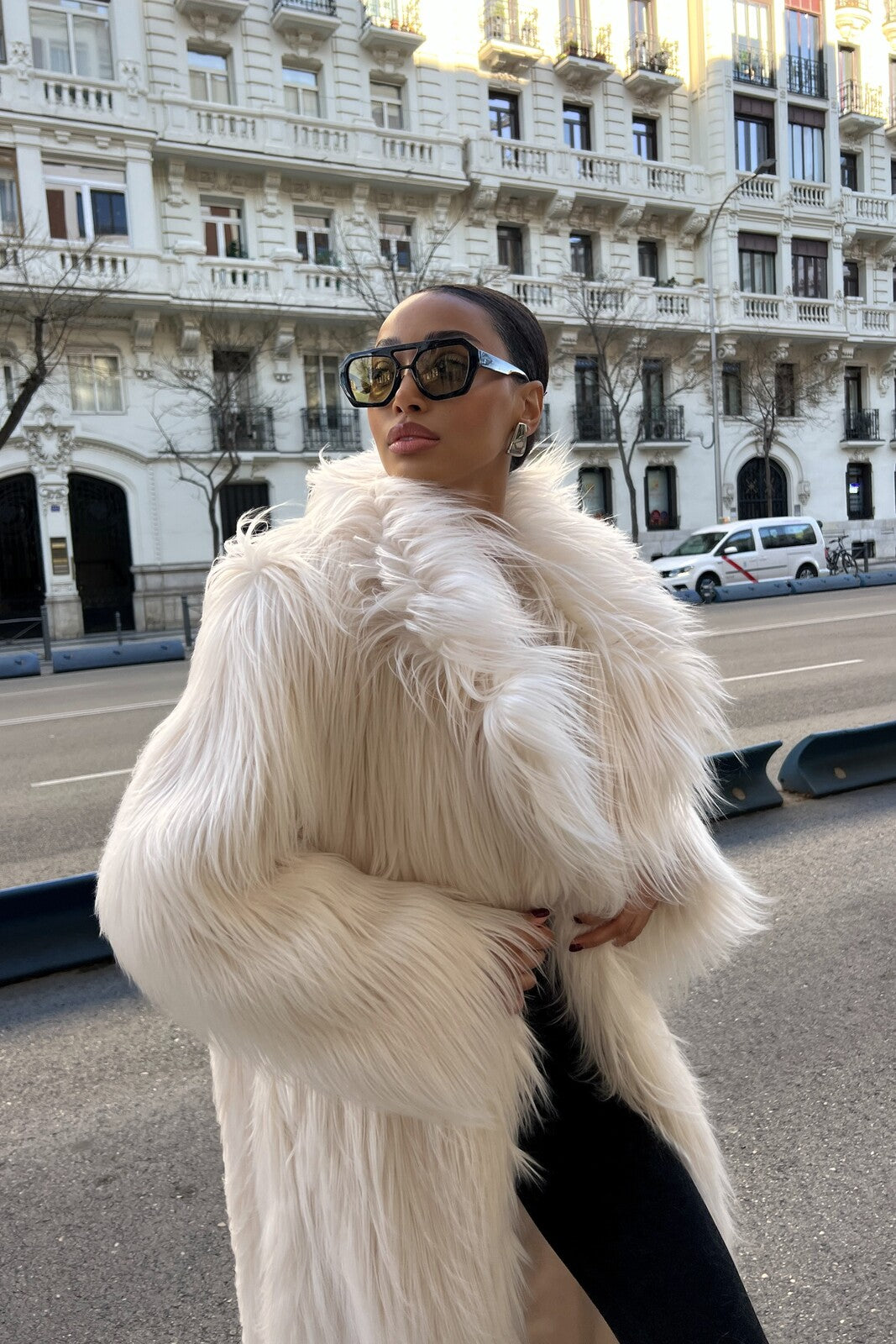 LONG WHITE FUR COAT