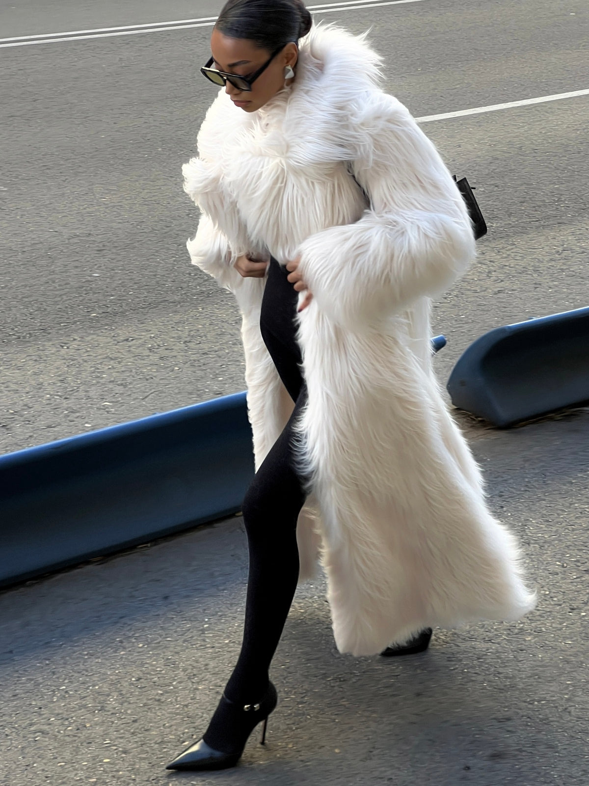 LONG WHITE FUR COAT