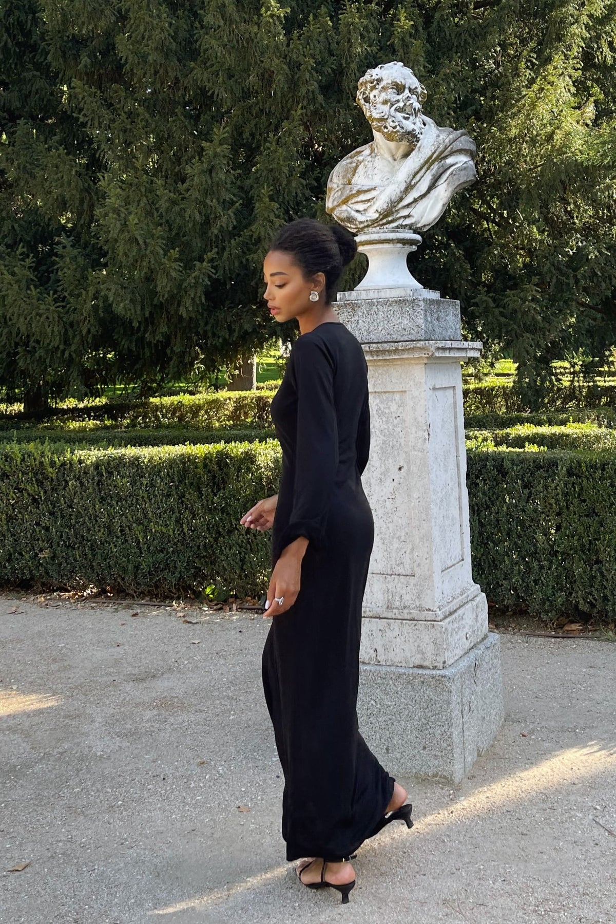 LONG BLACK DRESS WITH APPLIQUÉ