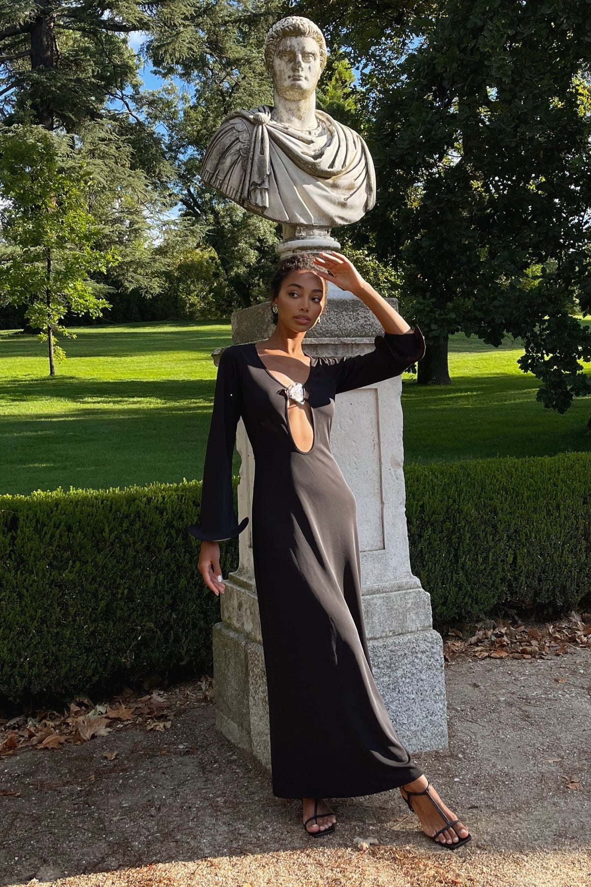 LONG BLACK DRESS WITH APPLIQUÉ