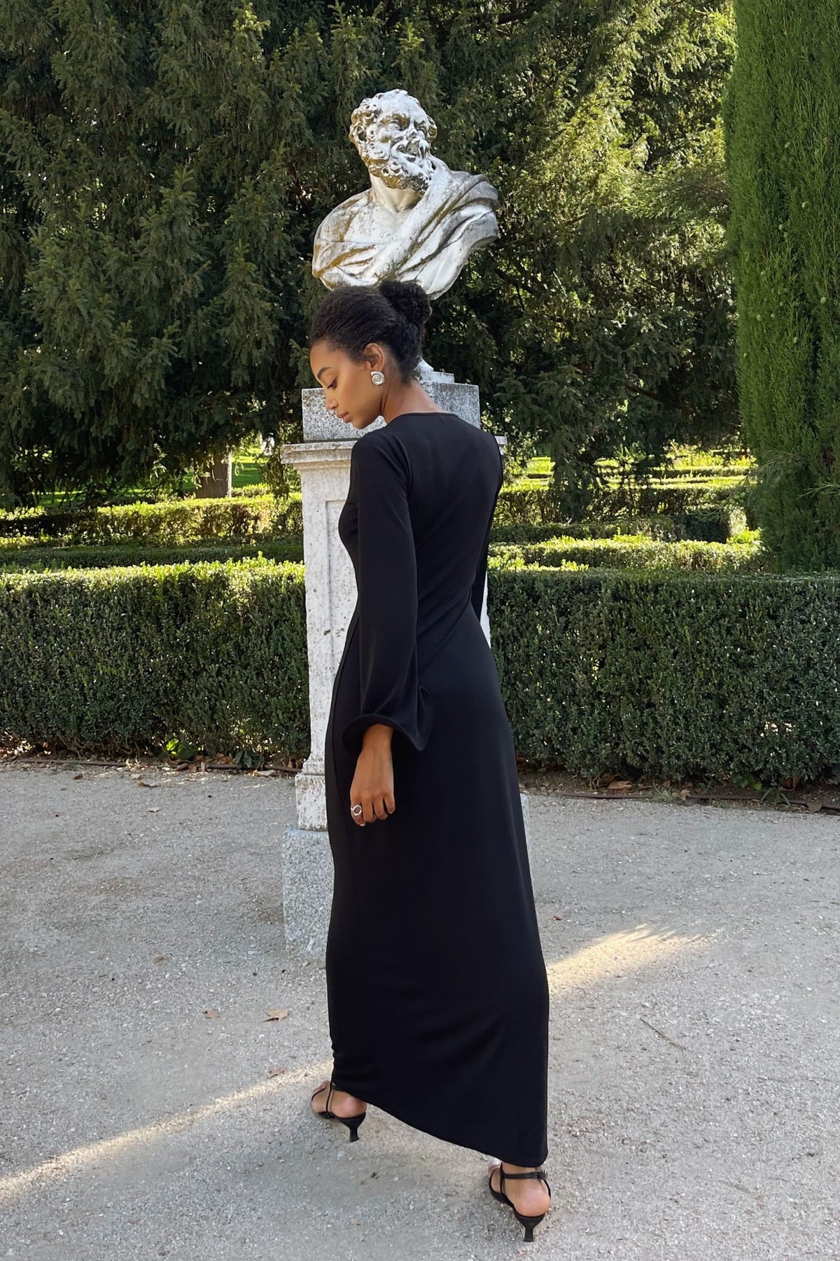 LONG BLACK DRESS WITH APPLIQUÉ