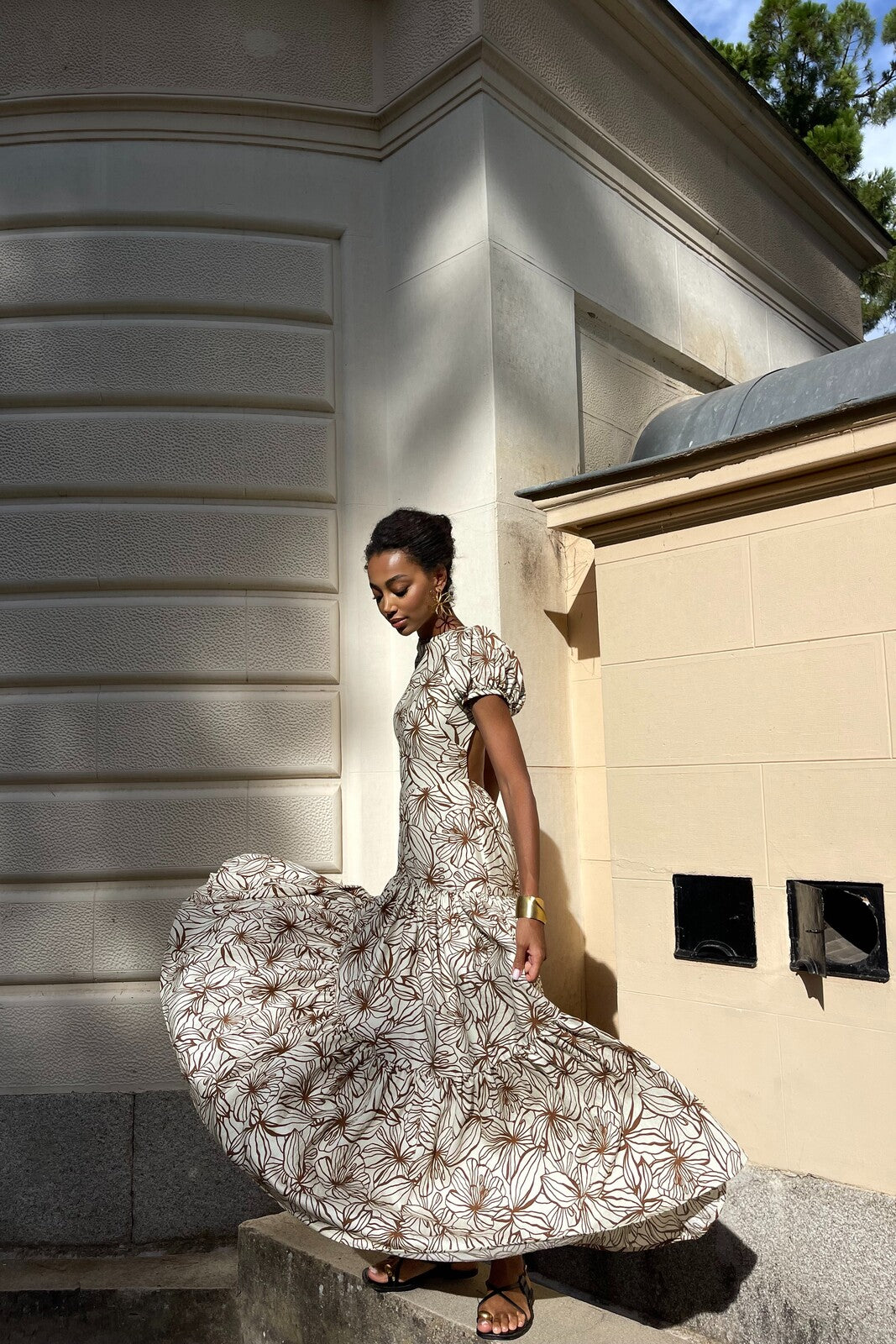 ROBE LONGUE BLANCHE A MANCHES EVASEES ET IMPRIME FLORAL BEIGE KAOA