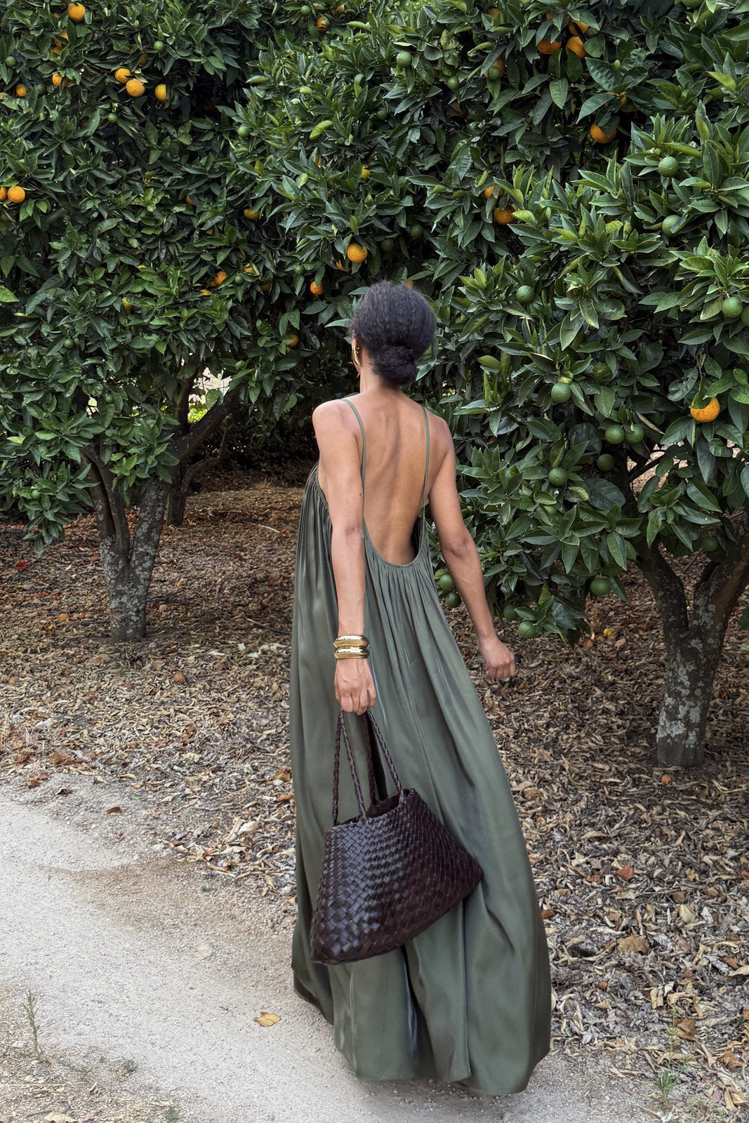 VESTIDO LONGO VERDE COM BRILHO