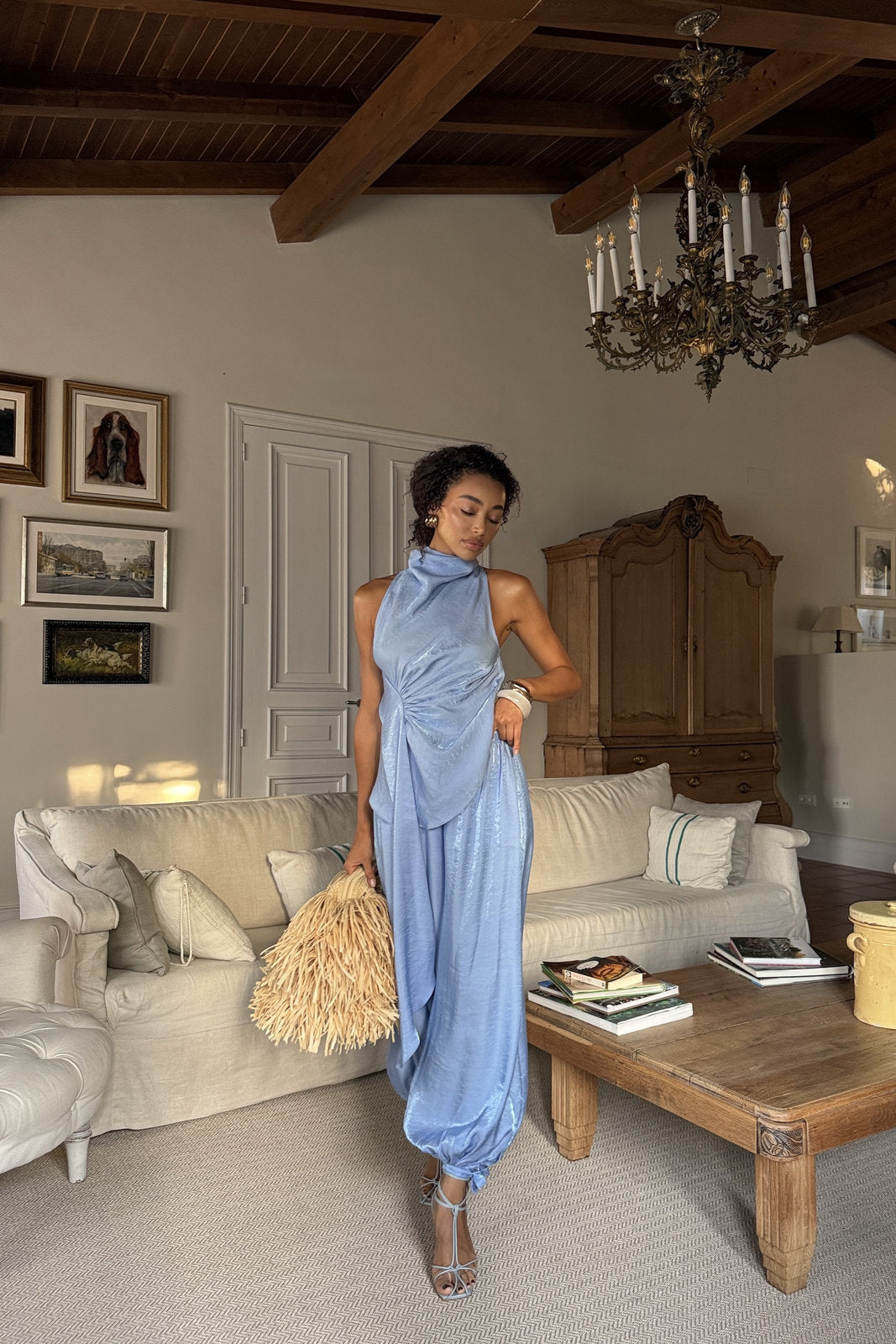 TOP AZUL SATINADO CON ESPALDA ABIERTA