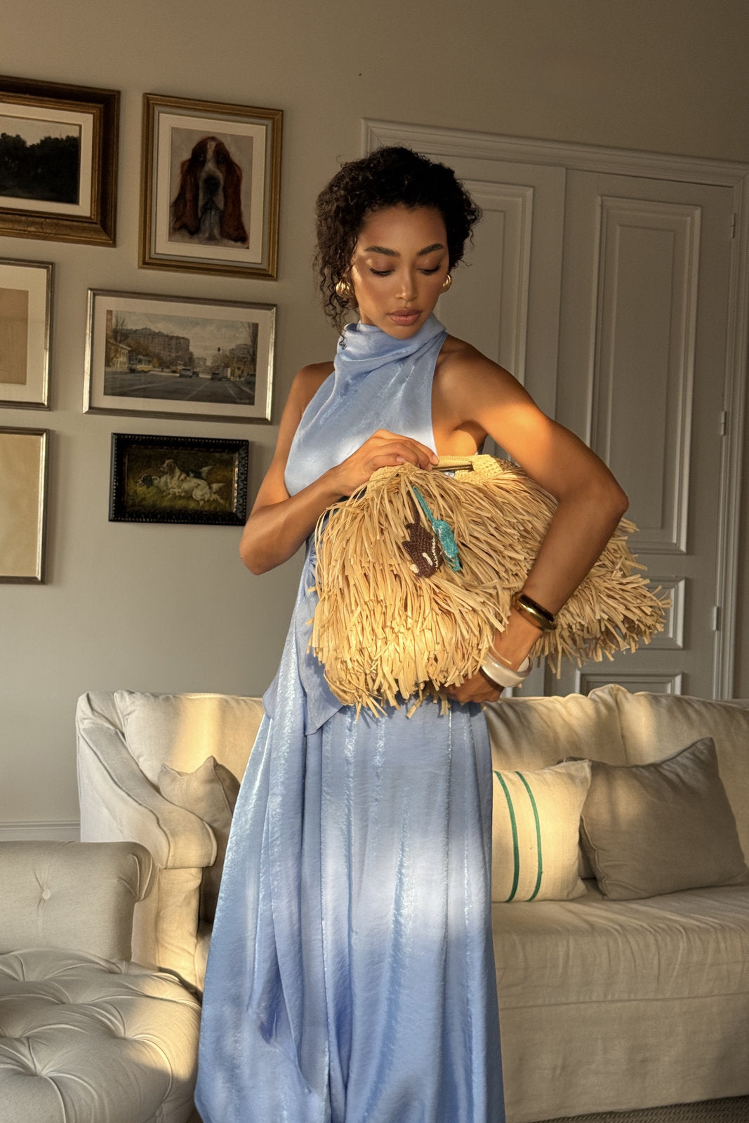 TOP AZUL SATINADO CON ESPALDA ABIERTA