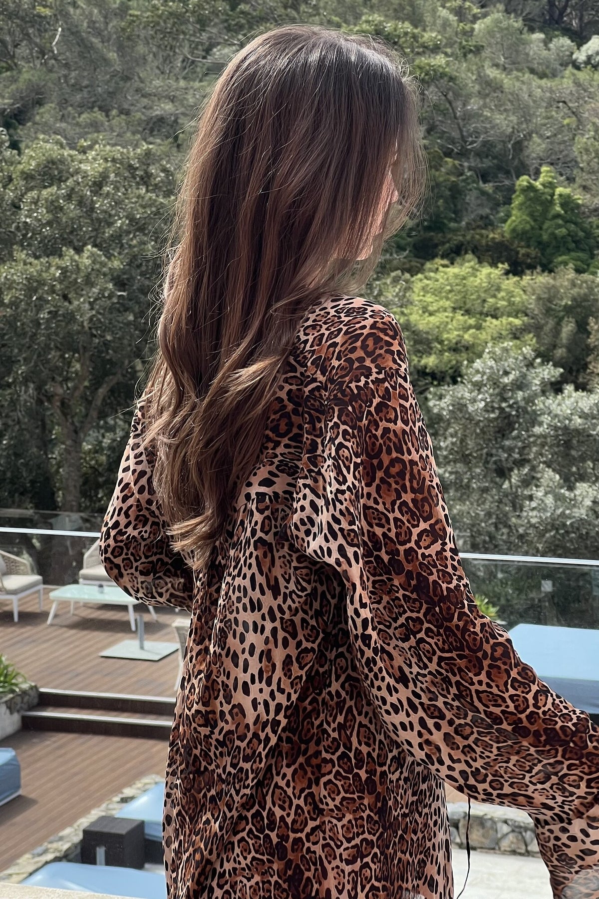 VESTIDO CORTO CON ESTAMPADO DE LEOPARDO