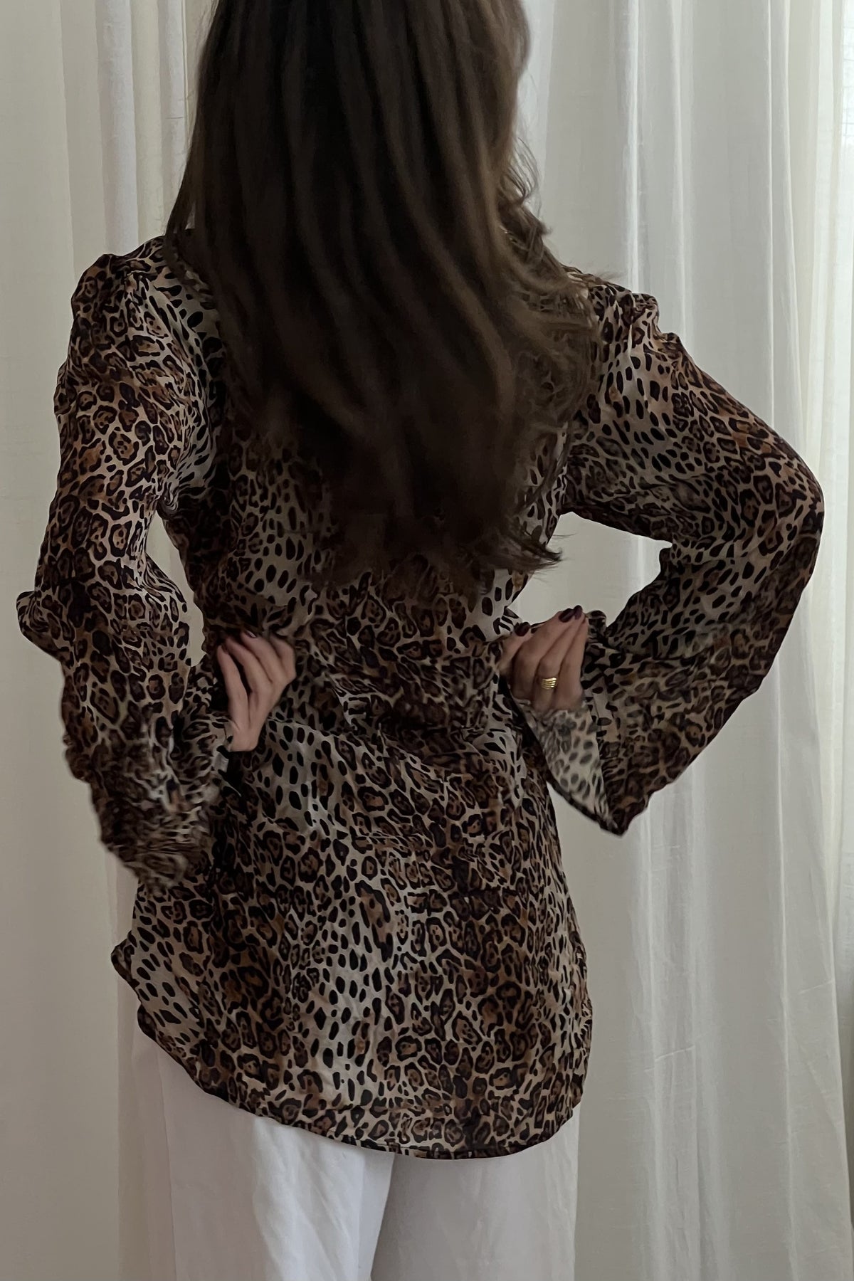 BLUSA CON ESTAMPADO DE LEOPARDO