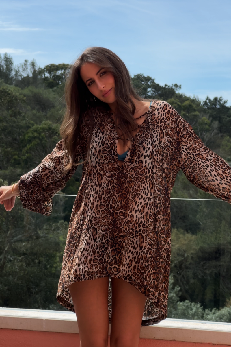 VESTIDO CORTO CON ESTAMPADO DE LEOPARDO