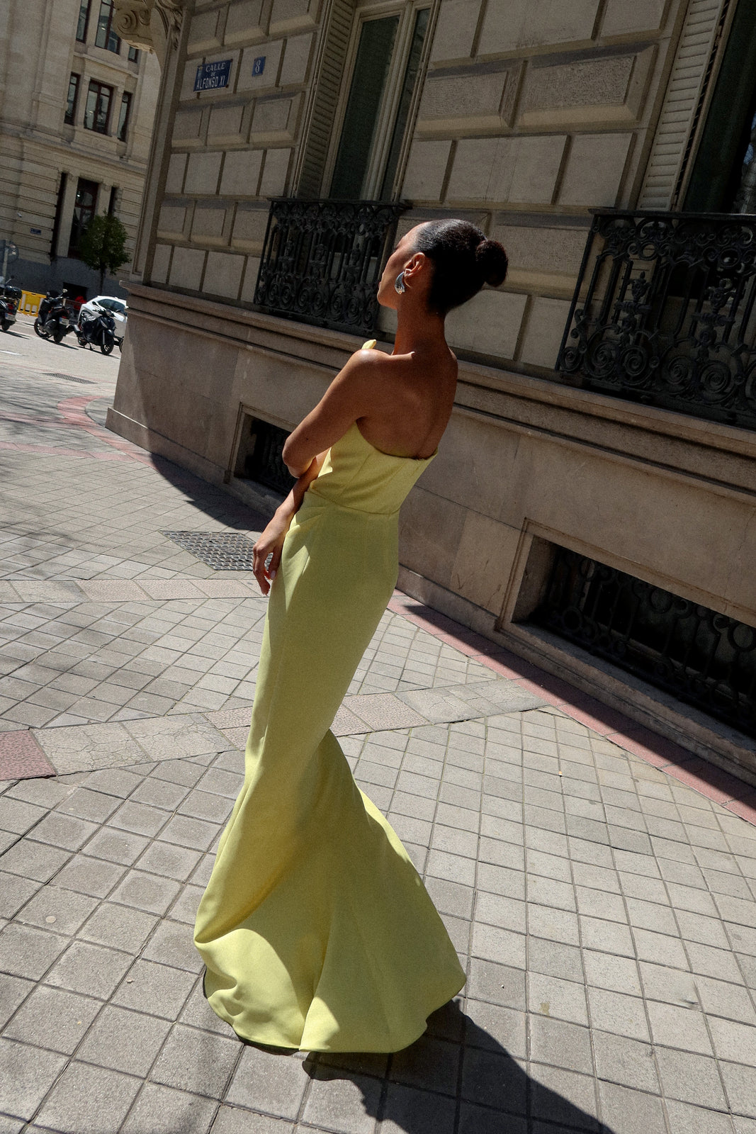 VESTITO GIALLO CHIARO ASIMMETRICO