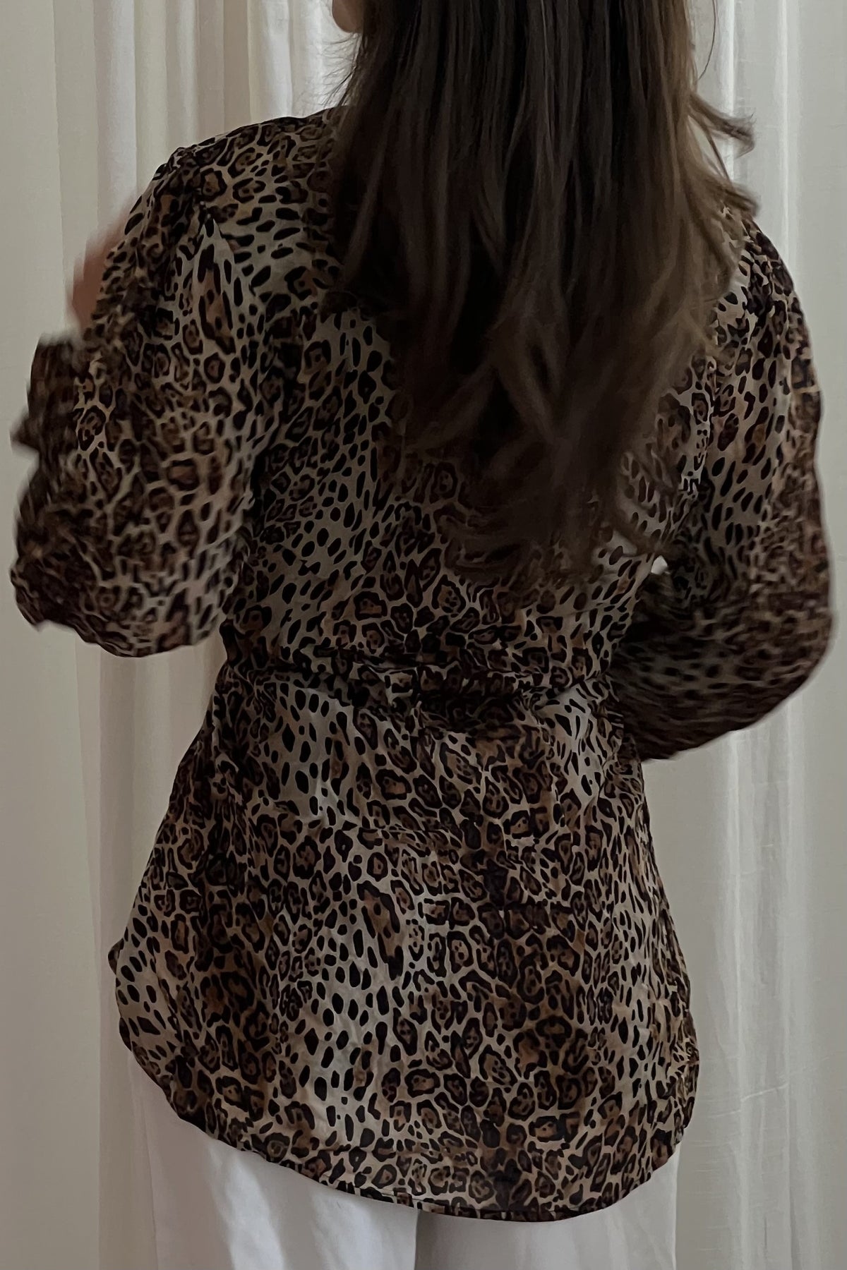 BLUSA CON ESTAMPADO DE LEOPARDO