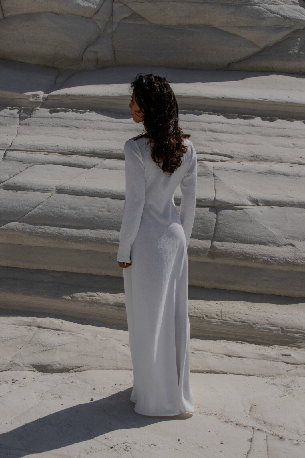 VESTIDO BRANCO COM APLICAÇÃO METÁLICA