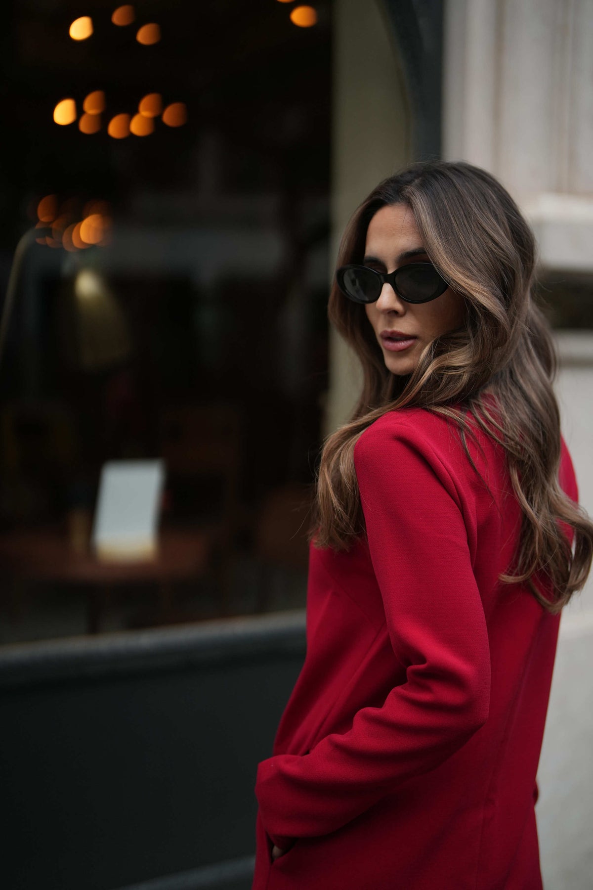 ROBE COURTE ROUGE À MANCHES LONGUES