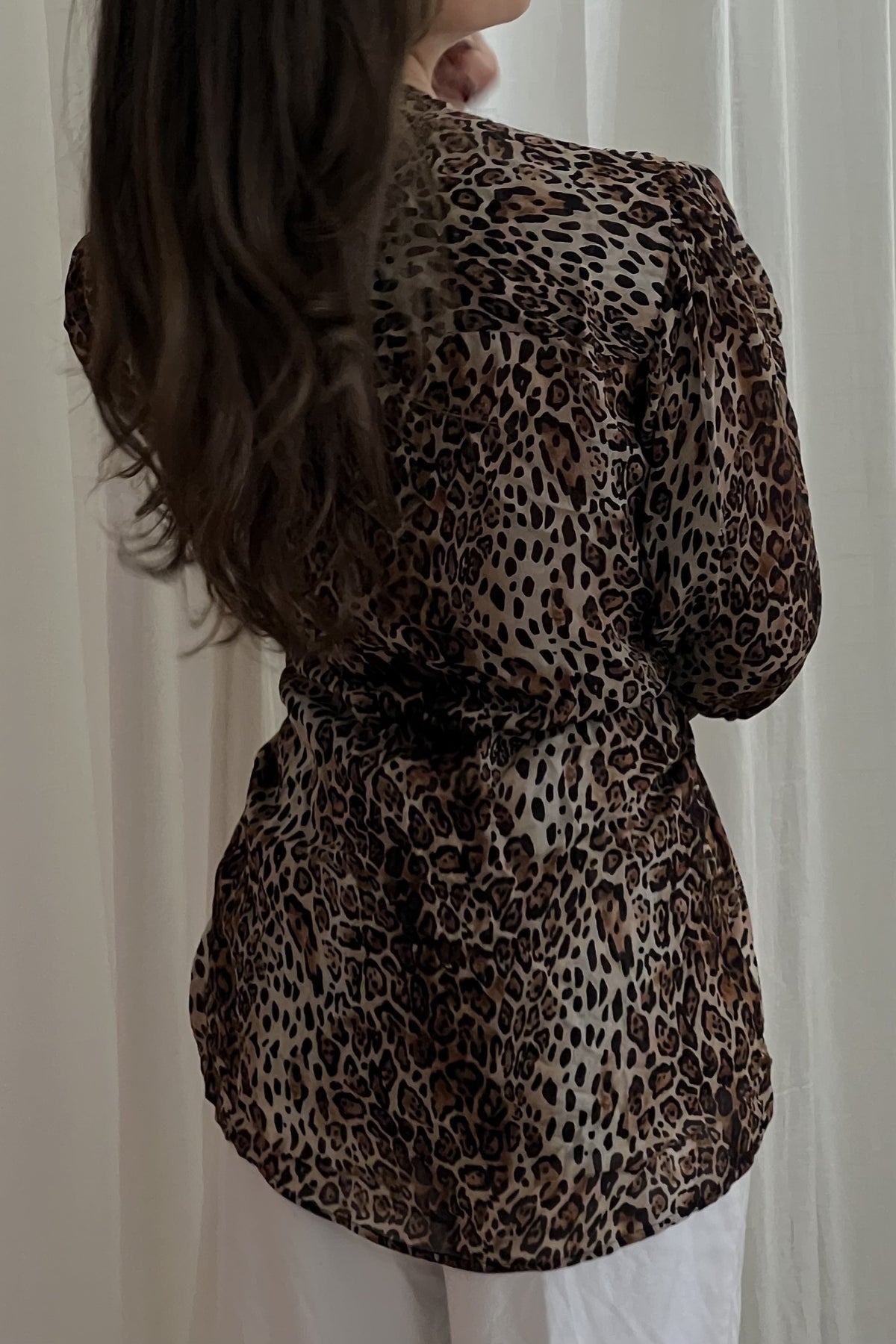 BLUSA CON ESTAMPADO DE LEOPARDO