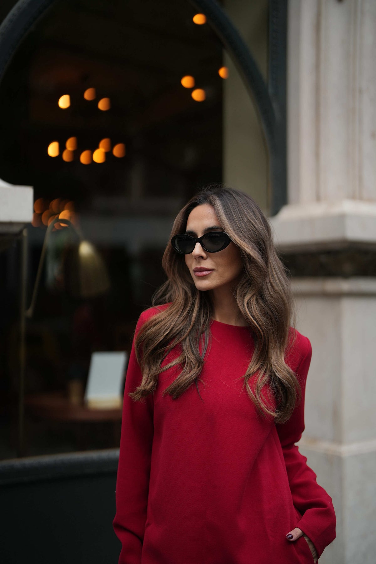 ROBE COURTE ROUGE À MANCHES LONGUES