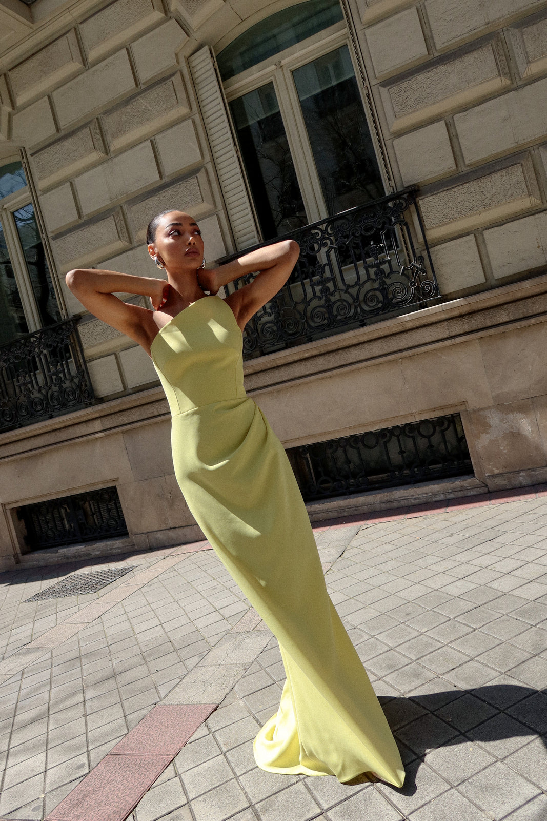 VESTITO GIALLO CHIARO ASIMMETRICO
