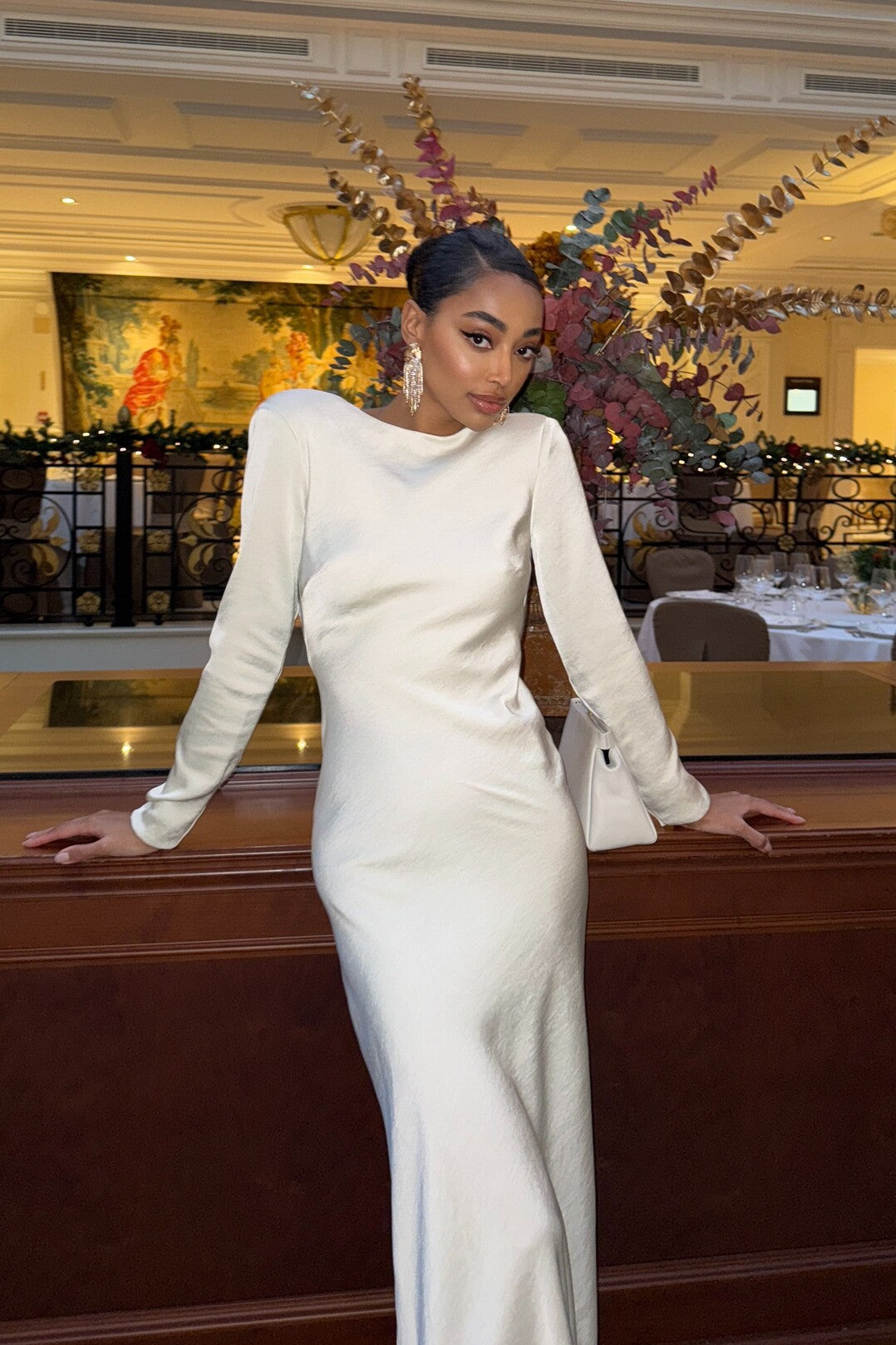 LONG OFF-WHITE DRESS WITH LONG SLEEVES - KAO LONG OFF-WHITE DRESS WITH LONG SLEEVES - KAO
