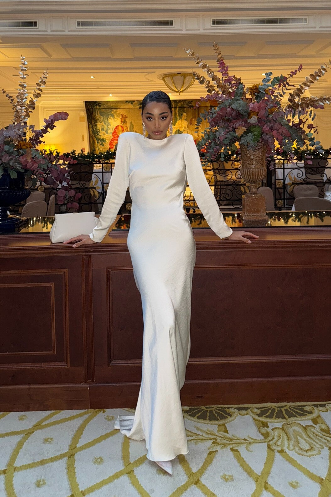 LONG OFF-WHITE DRESS WITH LONG SLEEVES - KAO LONG OFF-WHITE DRESS WITH LONG SLEEVES - KAO