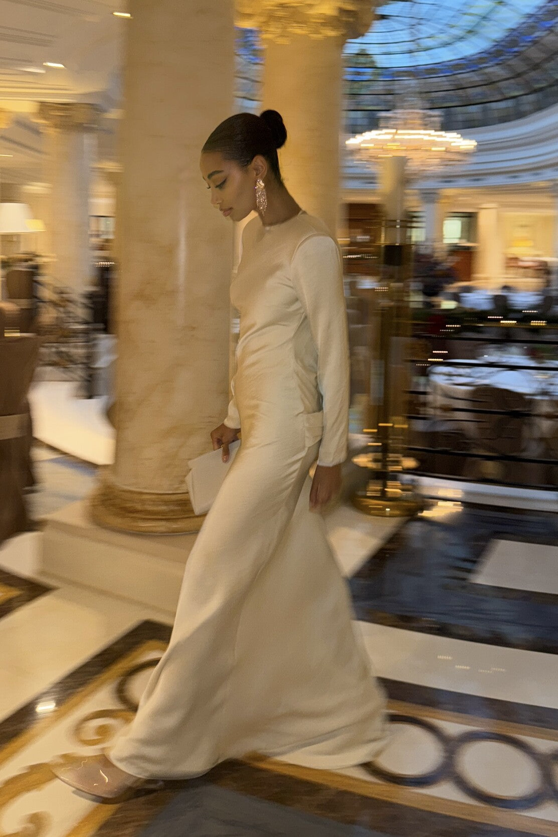 LONG OFF-WHITE DRESS WITH LONG SLEEVES - KAO LONG OFF-WHITE DRESS WITH LONG SLEEVES - KAO