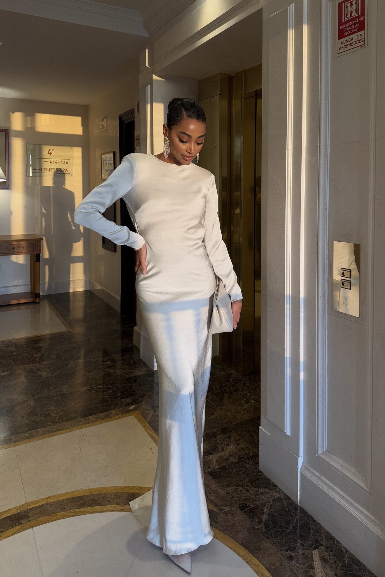 LONG OFF-WHITE DRESS WITH LONG SLEEVES - KAO LONG OFF-WHITE DRESS WITH LONG SLEEVES - KAO