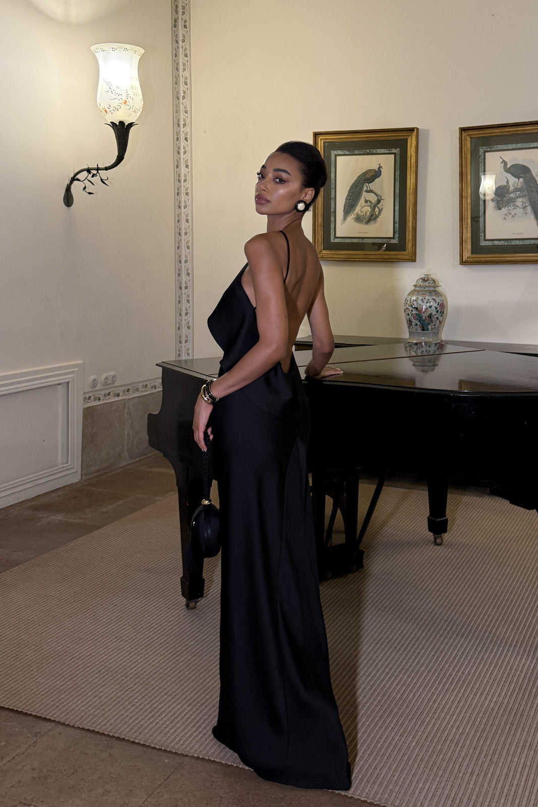 VESTIDO PRETO LONGO COM COSTAS ABERTAS