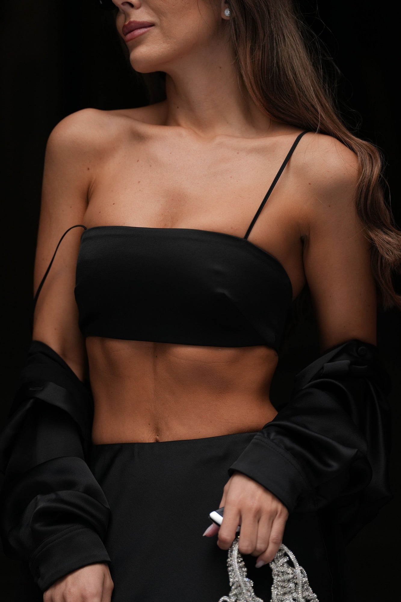 Crop top noir en maille côtelée texturée à devant volanté Crop top noir en maille côtelée texturée à devant volanté
