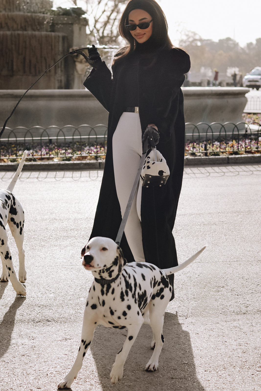 ABRIGO NEGRO DE PELO SIN CUELLO