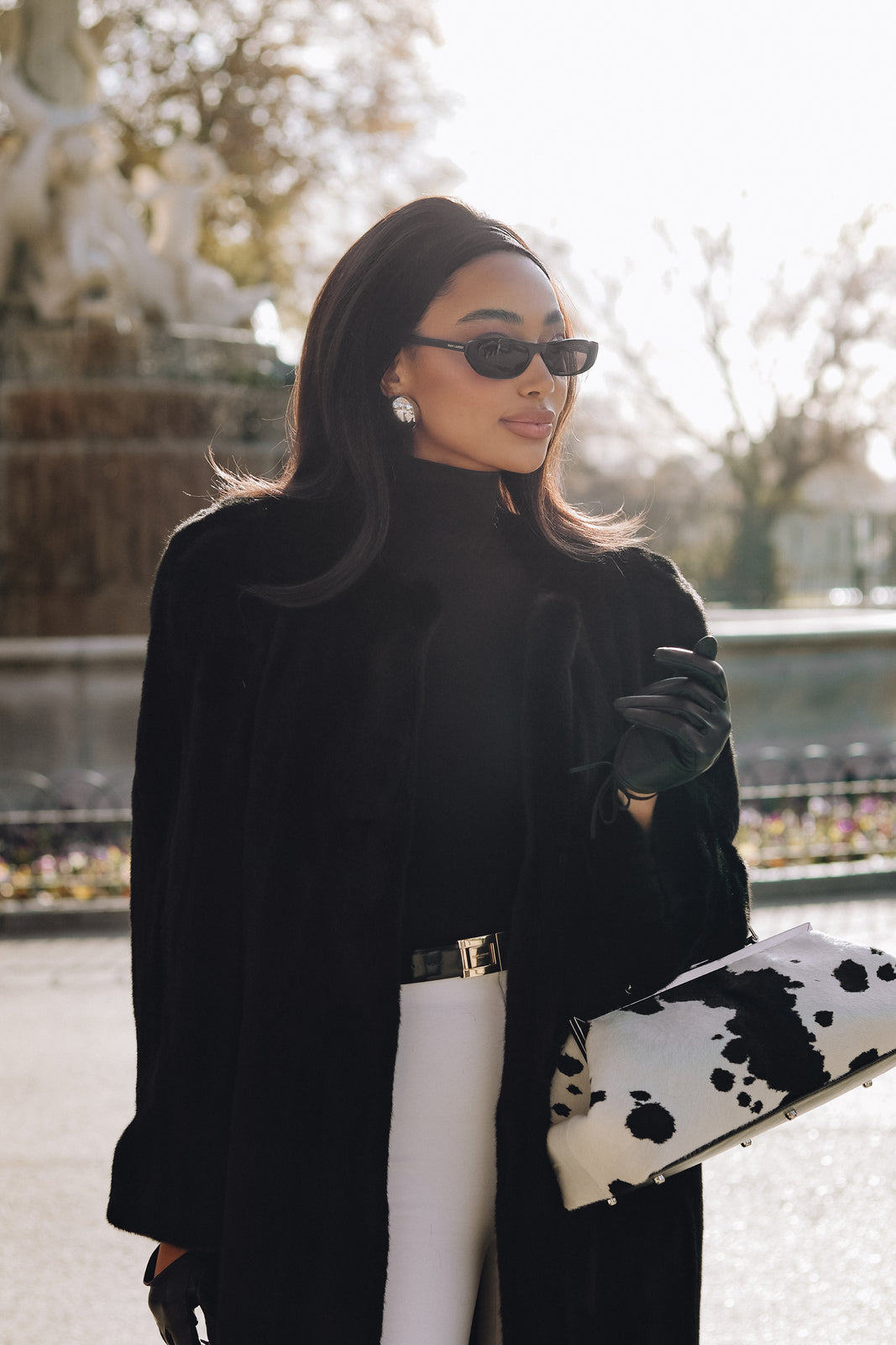 ABRIGO NEGRO DE PELO SIN CUELLO