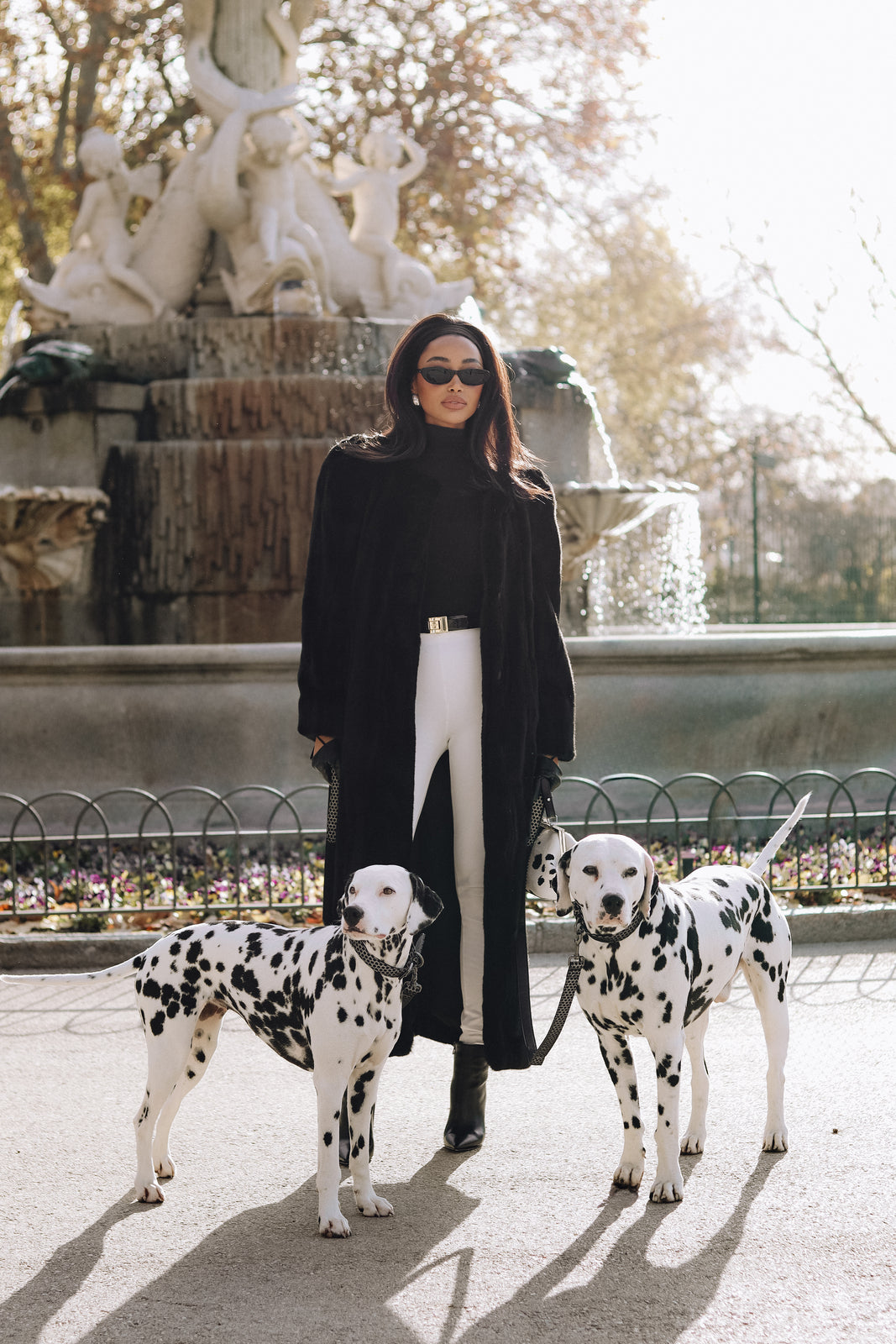 ABRIGO NEGRO DE PELO SIN CUELLO