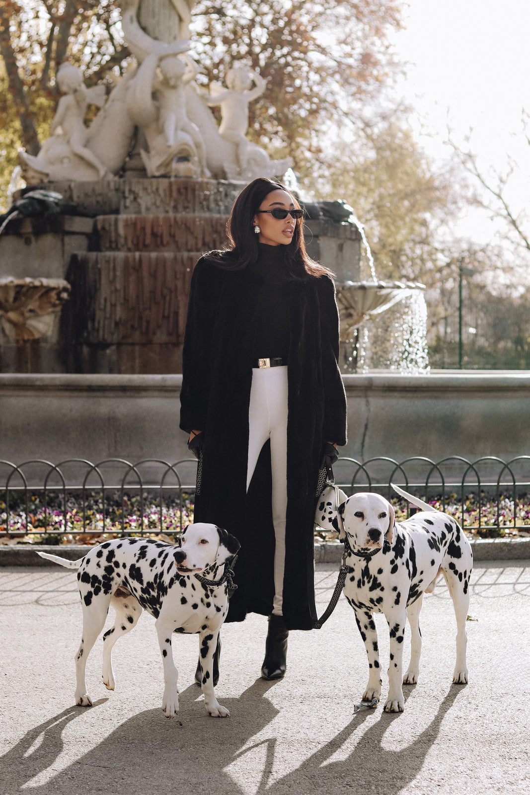 ABRIGO NEGRO DE PELO SIN CUELLO