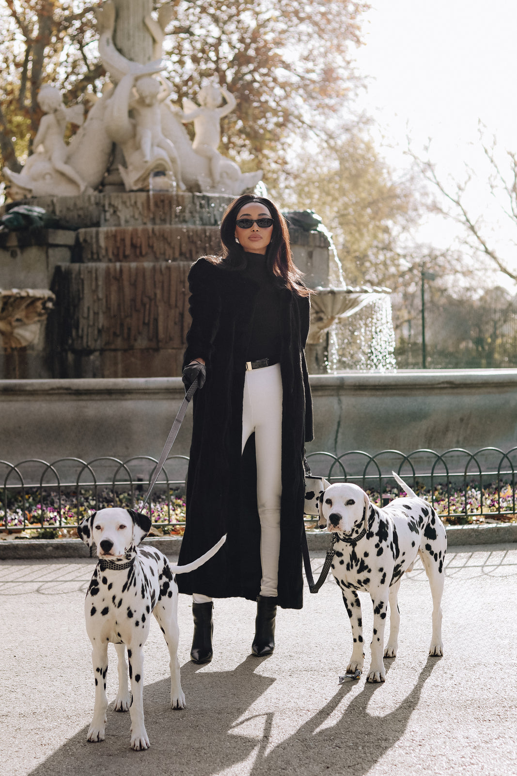 ABRIGO NEGRO DE PELO SIN CUELLO