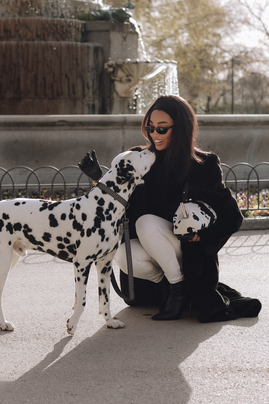ABRIGO NEGRO DE PELO SIN CUELLO