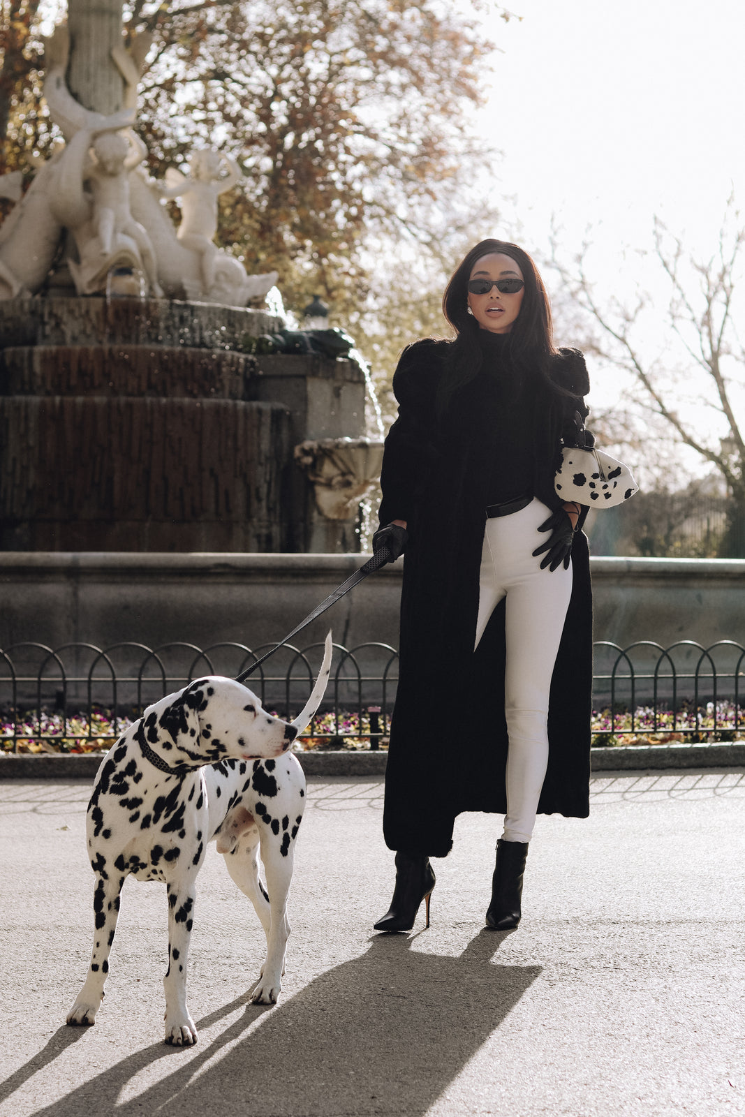 ABRIGO NEGRO DE PELO SIN CUELLO