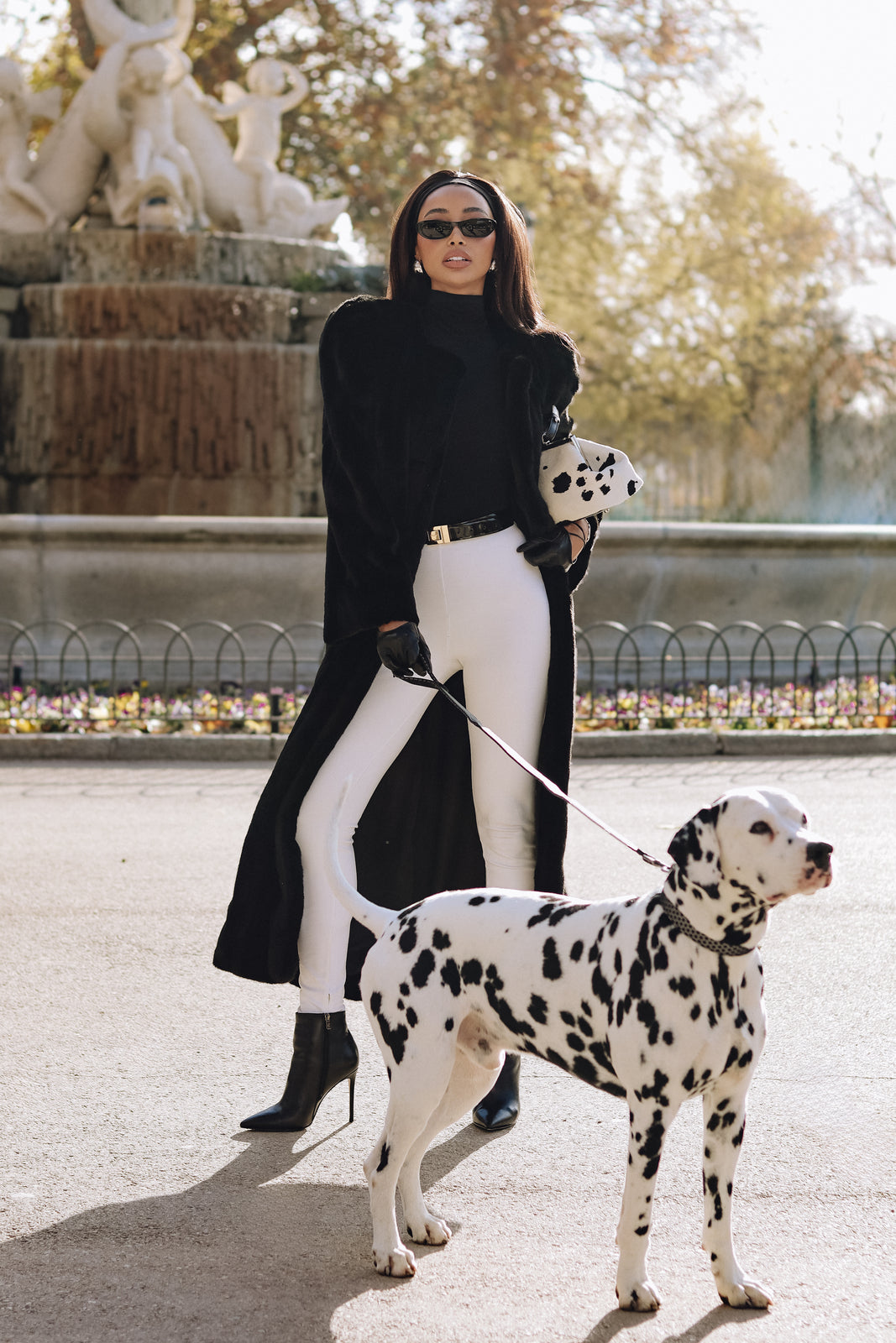 ABRIGO NEGRO DE PELO SIN CUELLO