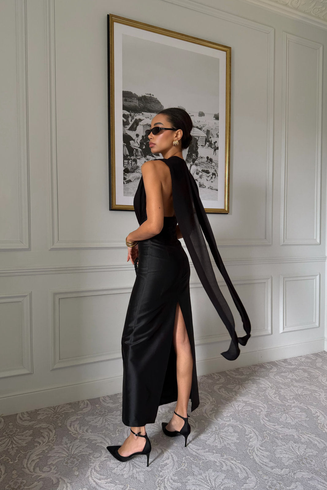 VESTIDO PRETO DECOTE V PROFUNDO