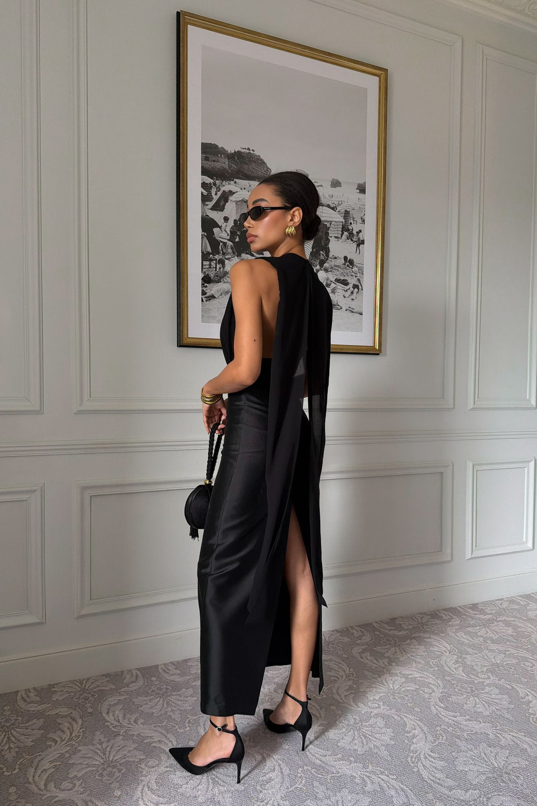 VESTIDO PRETO DECOTE V PROFUNDO