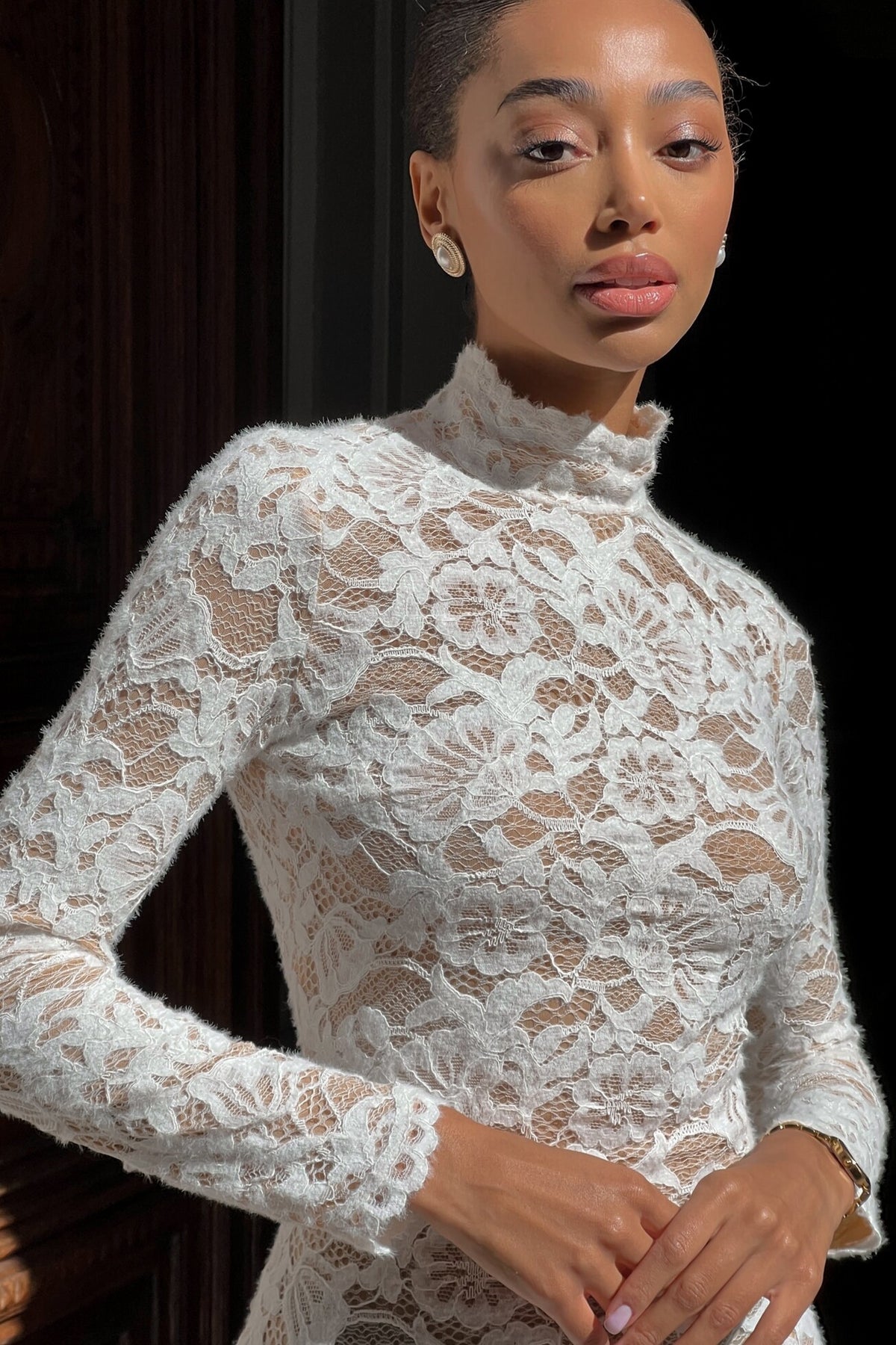 VESTIDO BLANCO DE ENCAJE MANGA LARGA
